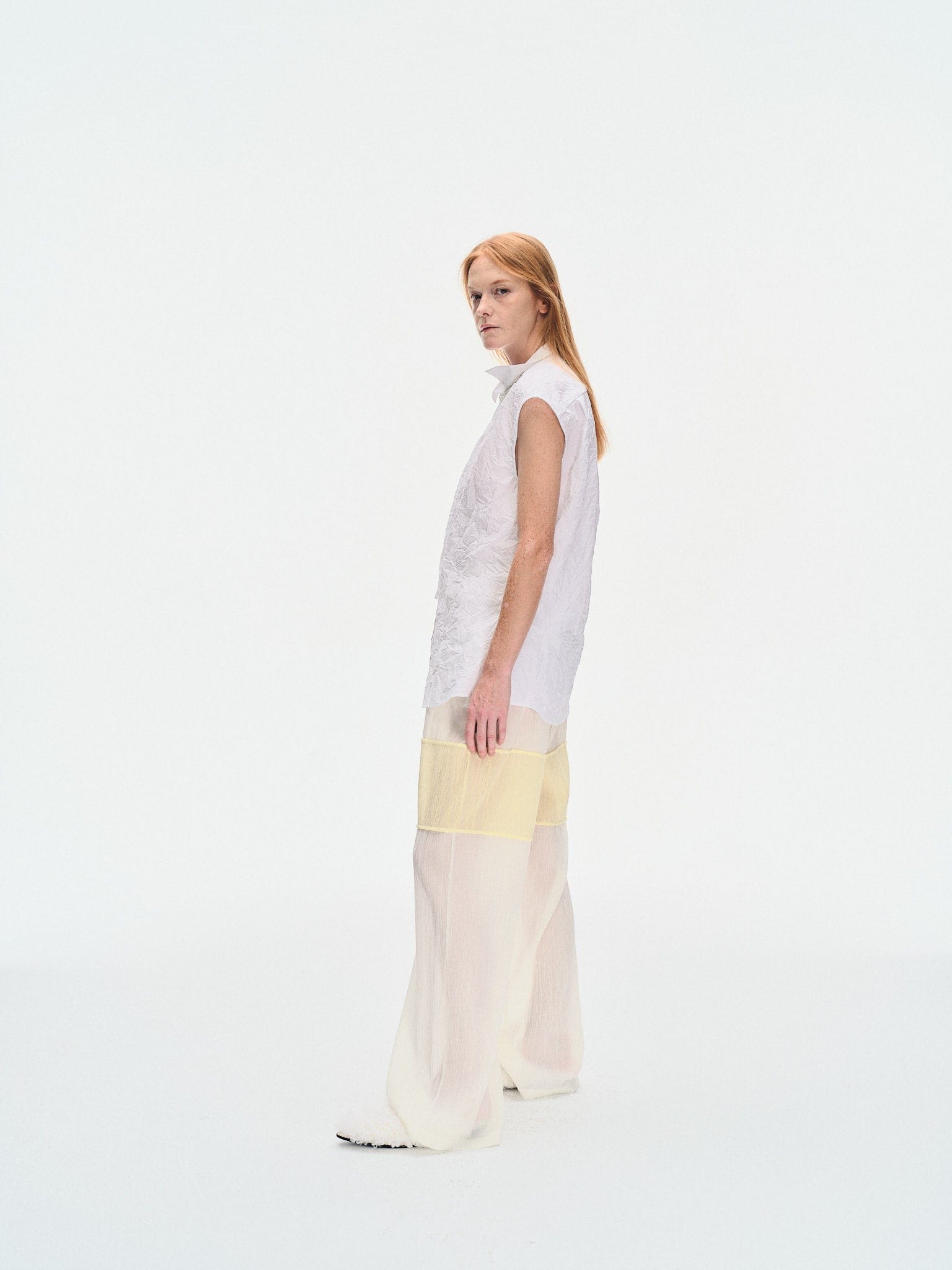 WRINKLED PLEATED COTTON TROUSERS – IVORY/YELLOW made by YIBRI