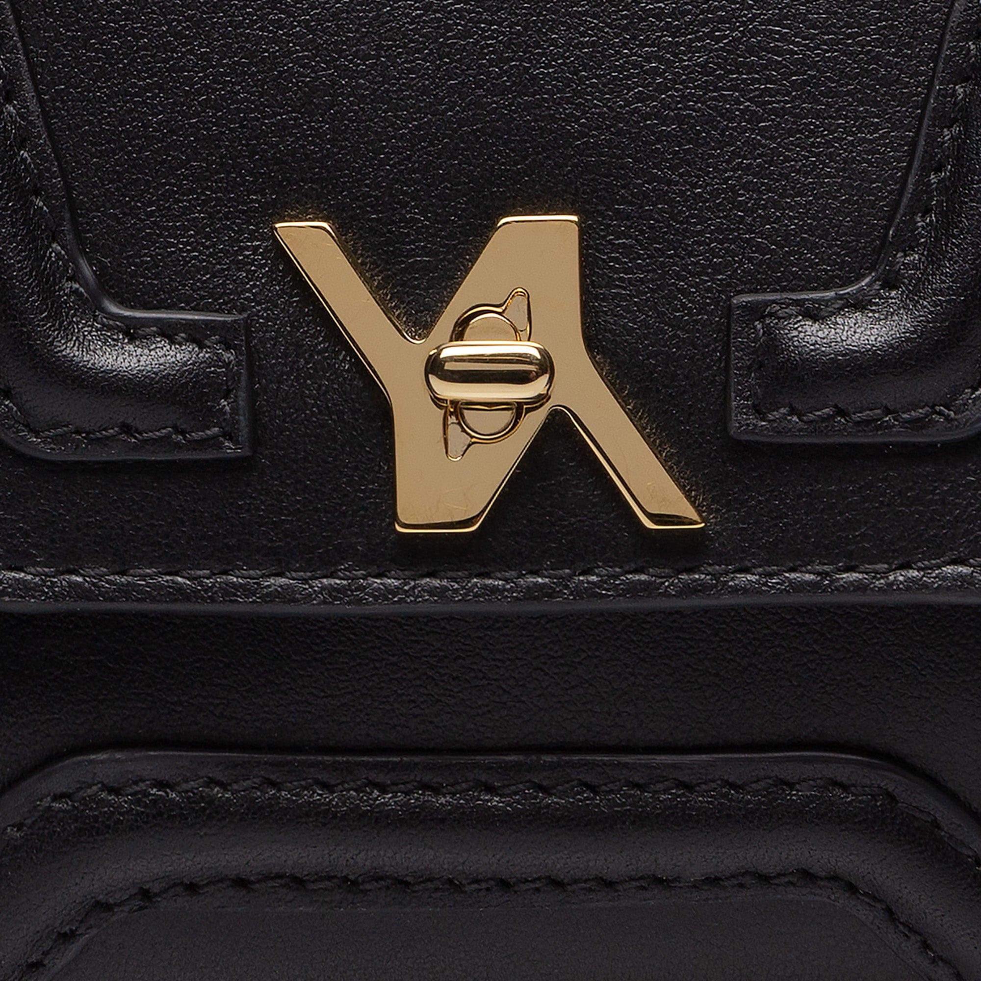 Mini Giovanna Pocket black made by Yliana Yepez