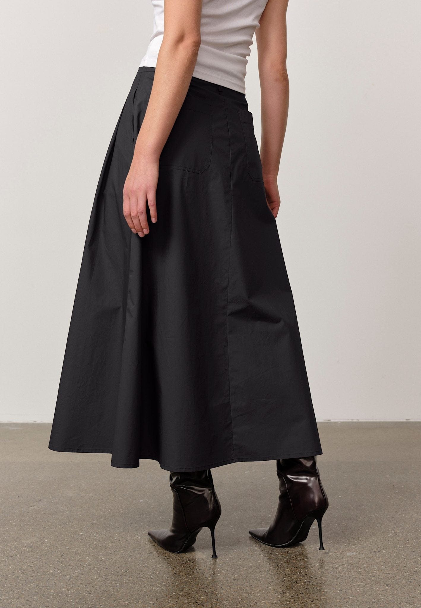 Bryan Skirt - Navy made by HERSKIND
