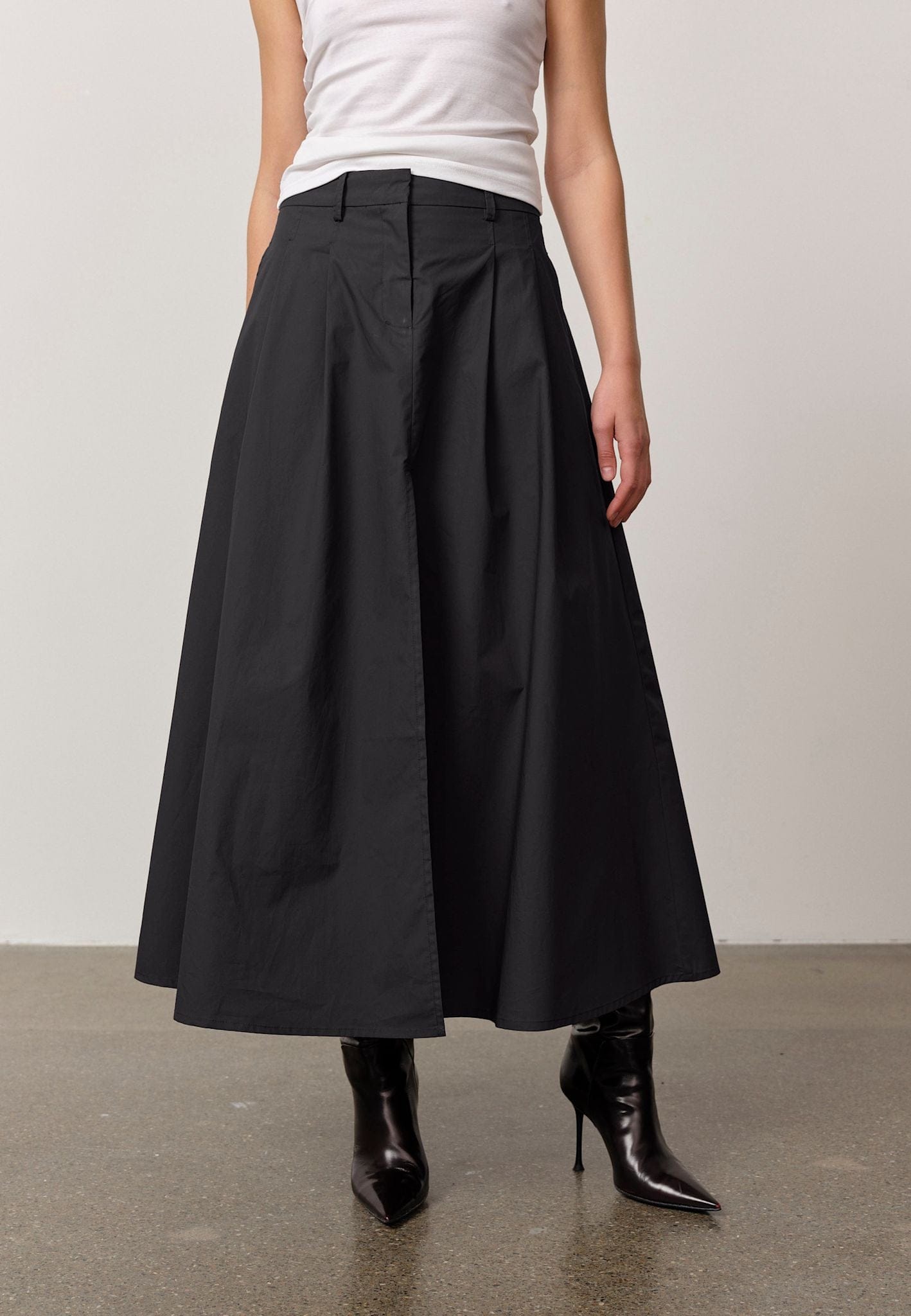 Bryan Skirt - Navy made by HERSKIND