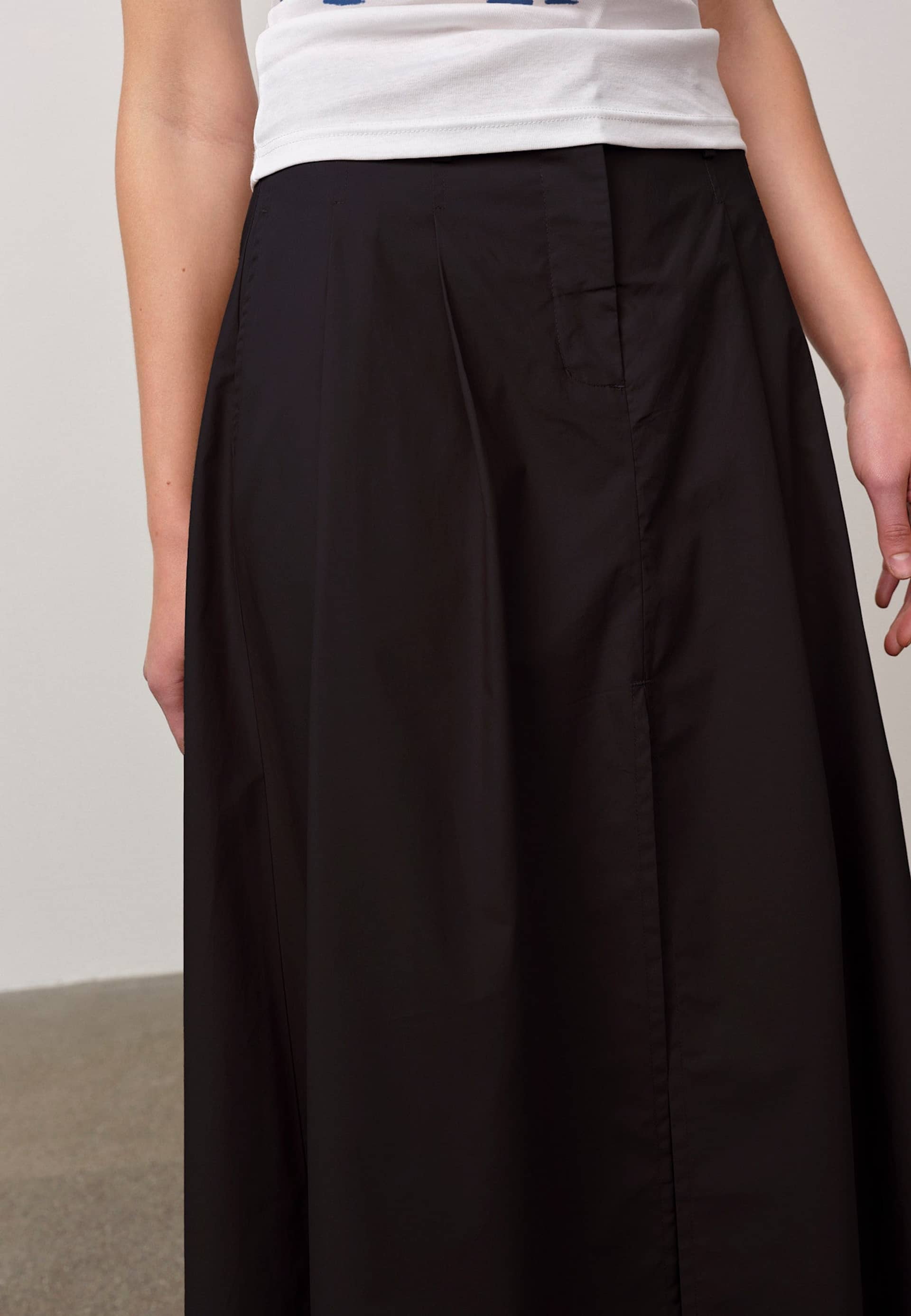 Bryan Skirt - Navy made by HERSKIND