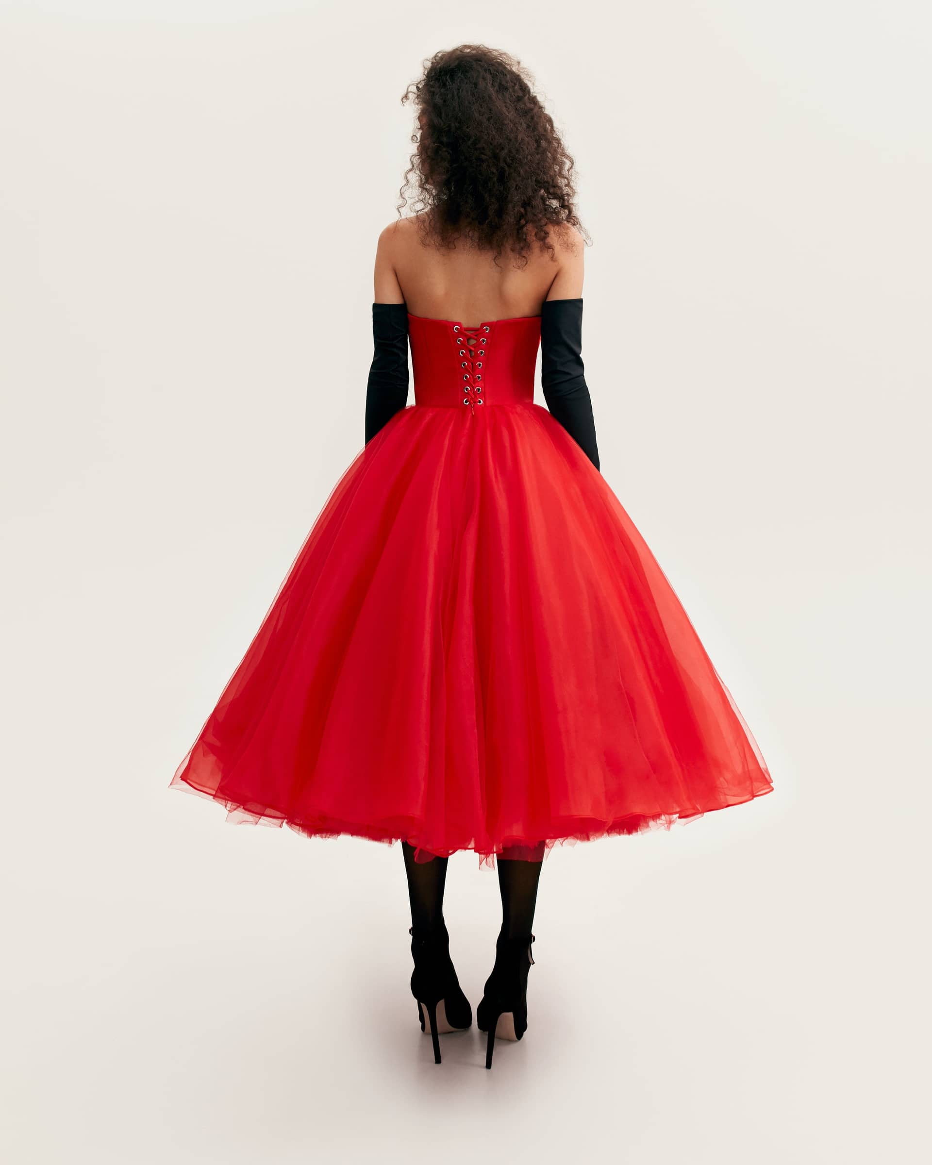 Milla | Dramatic red organza dress adorned with Milla's signature and black gloves, Xo Xo | Women's Red Midi dresses | Seezona Milla | Dramatic red organza dress adorned with Milla's signature and black gloves, Xo Xo | Women's Red Midi dresses | Seezona