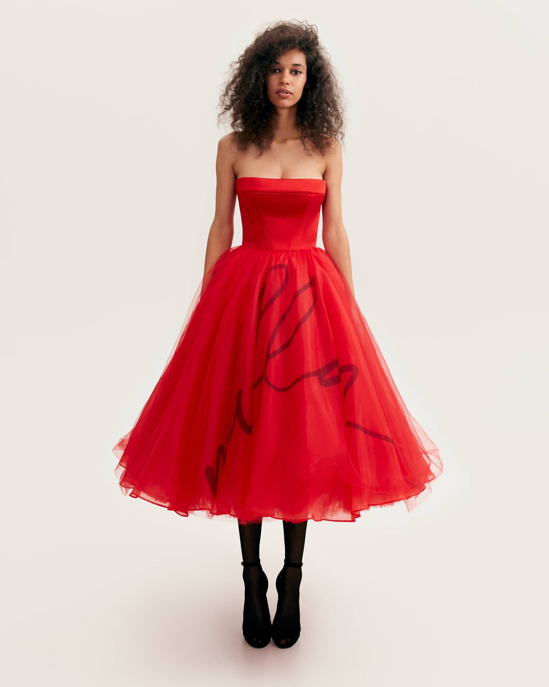 Milla | Dramatic red organza dress adorned with Milla's signature and black gloves, Xo Xo | Women's Red Midi dresses | Seezona Milla | Dramatic red organza dress adorned with Milla's signature and black gloves, Xo Xo | Women's Red Midi dresses | Seezona