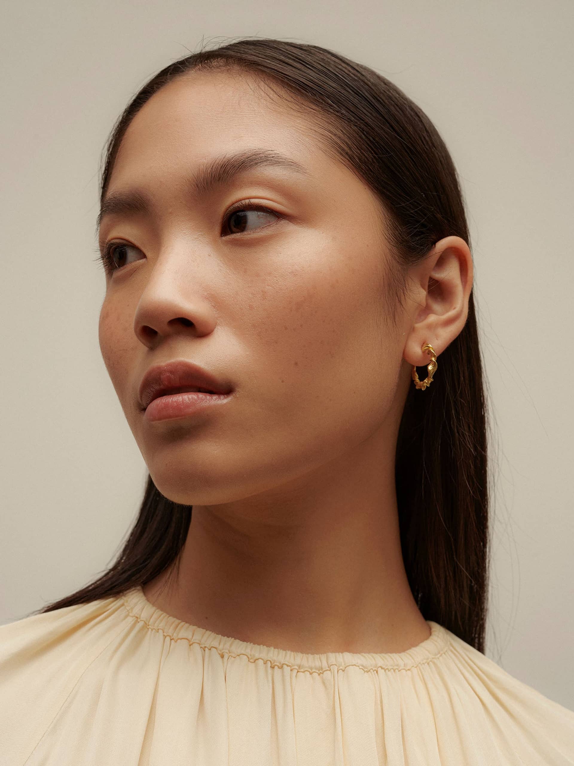 Twisted Hoop Earrings 14 ct Gold made by Eva Remenyi