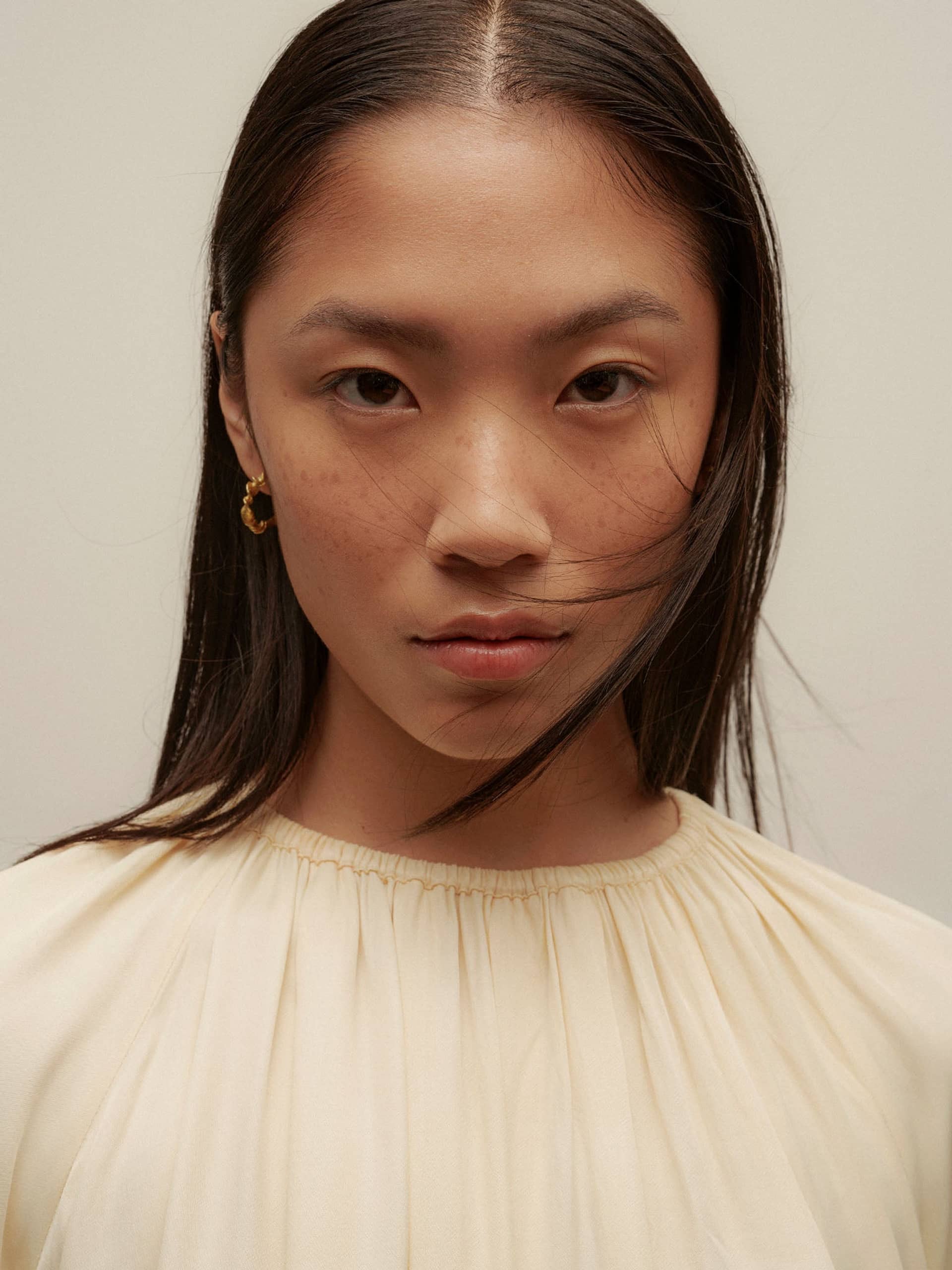 Twisted Hoop Earrings 14 ct Gold made by Eva Remenyi