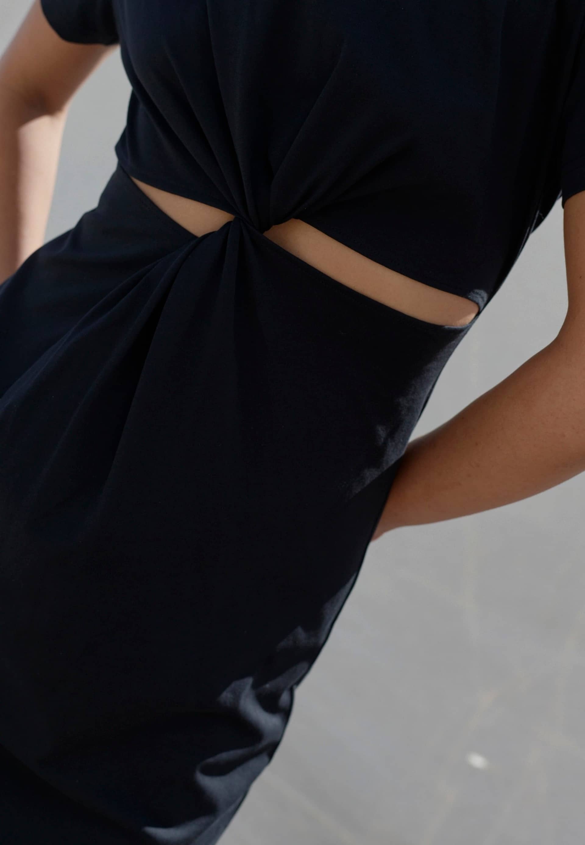 Zach T-shirt Dress - Black in Black made by HERSKIND