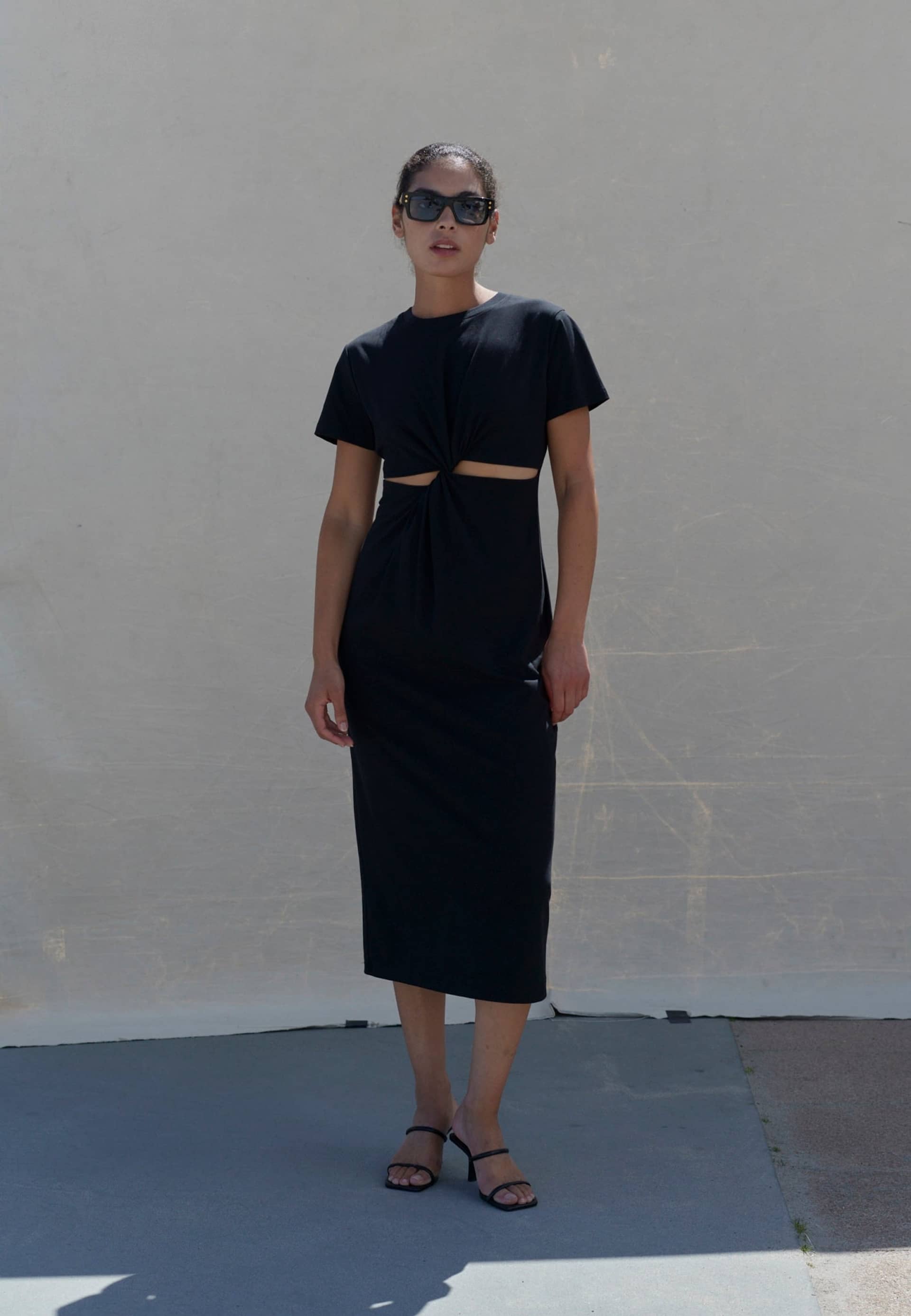 Zach T-shirt Dress - Black in Black made by HERSKIND