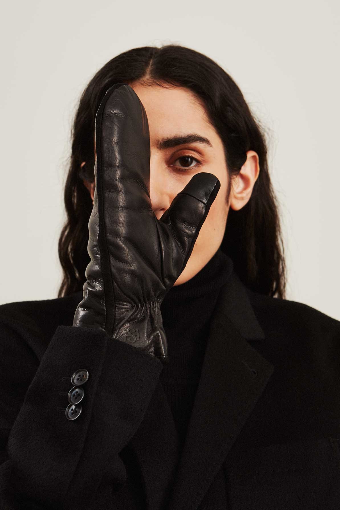 Essentials Mittens Black made by Handsome Stockholm