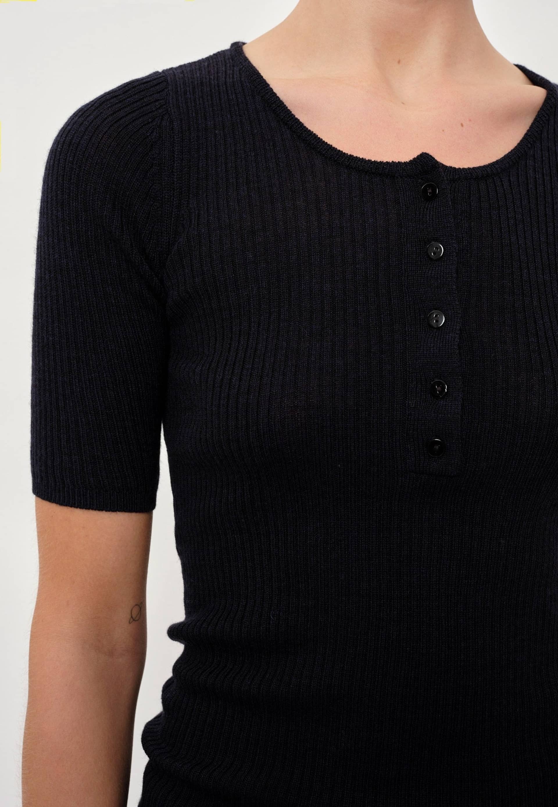 Agnes Knit Blouse - Navy made by HERSKIND