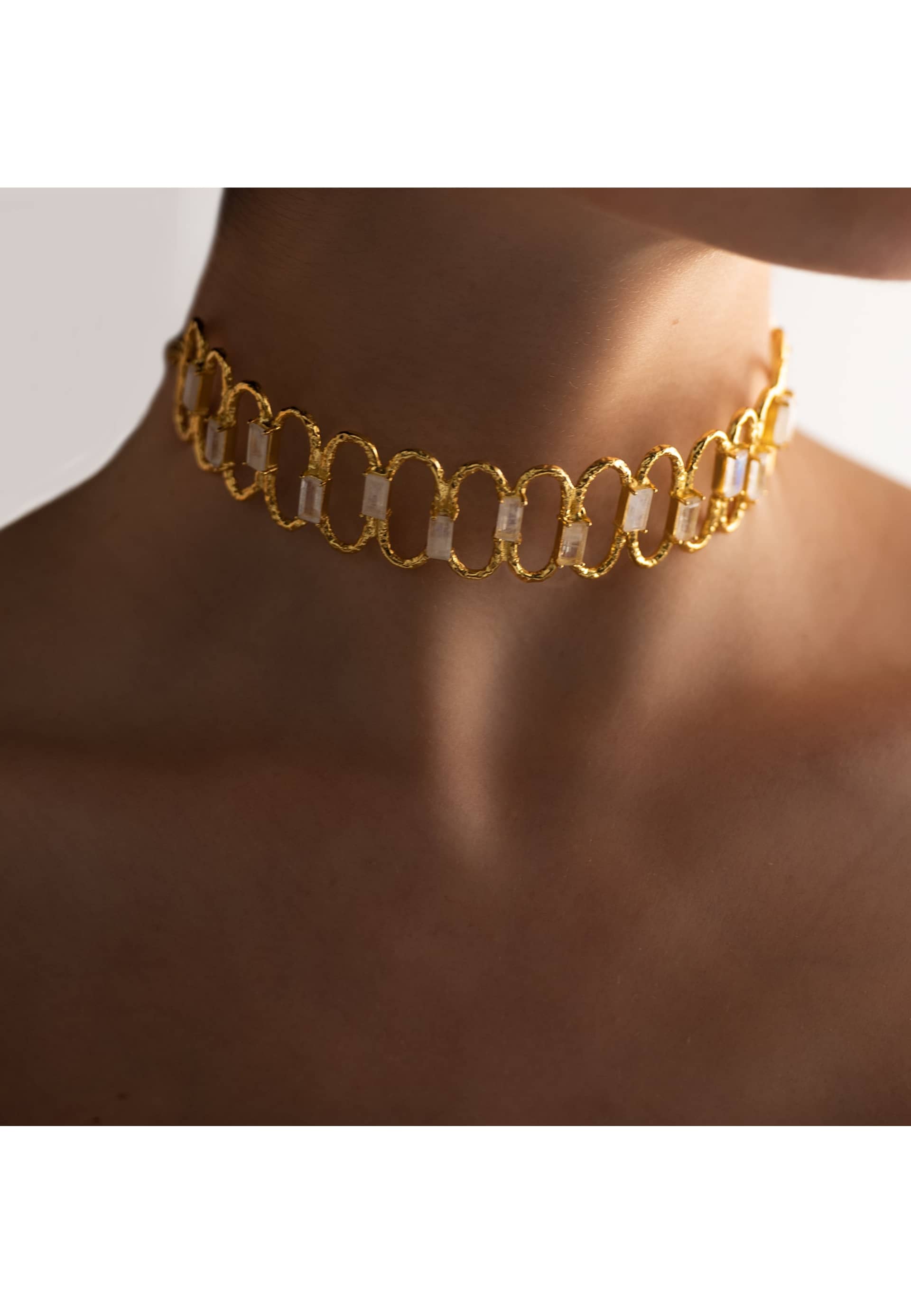 Choker Dorado Rígido Rinaldi made by Lavani Jewels