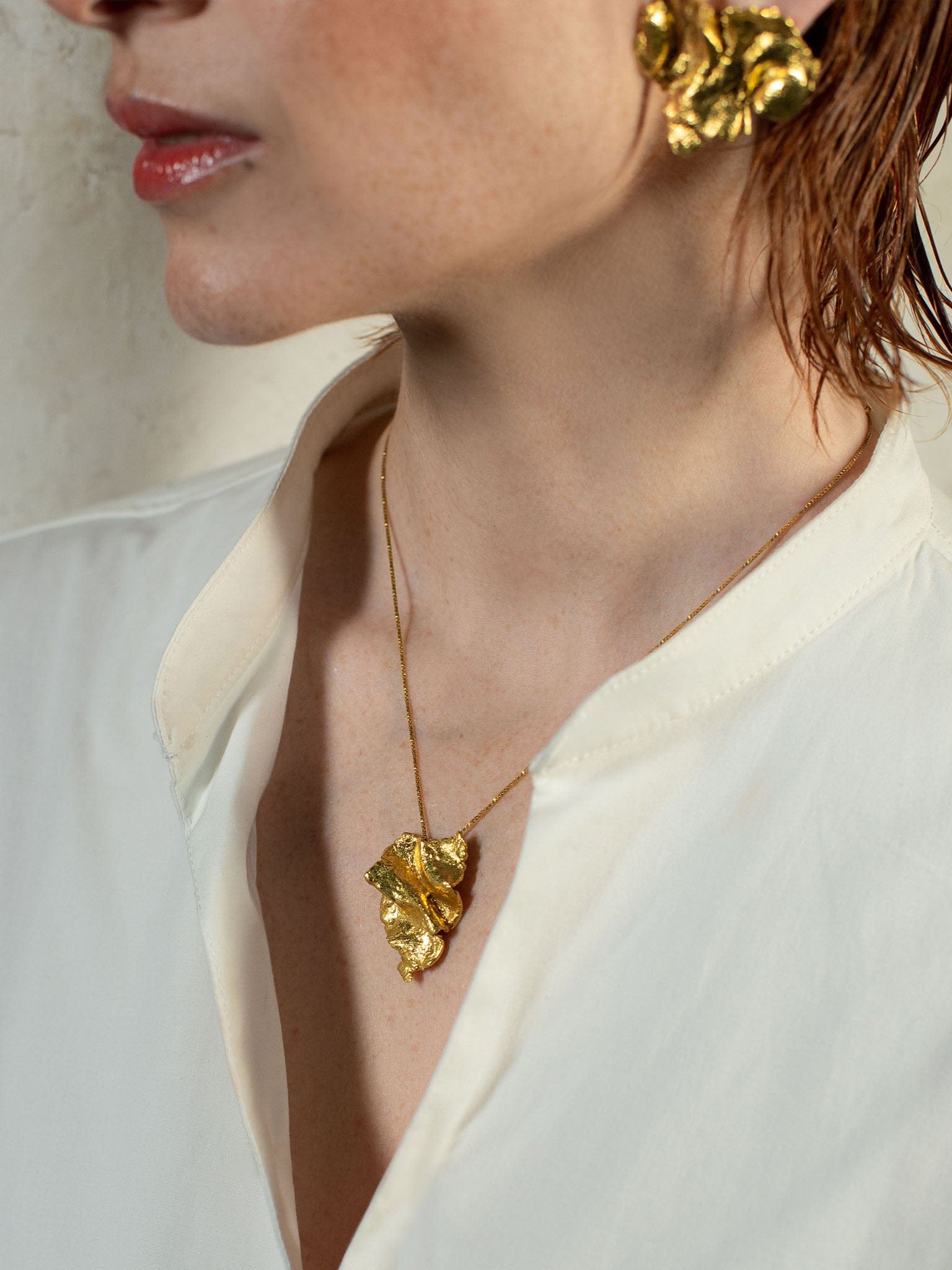 Artemis Necklace Gold in Gold made by Eva Remenyi