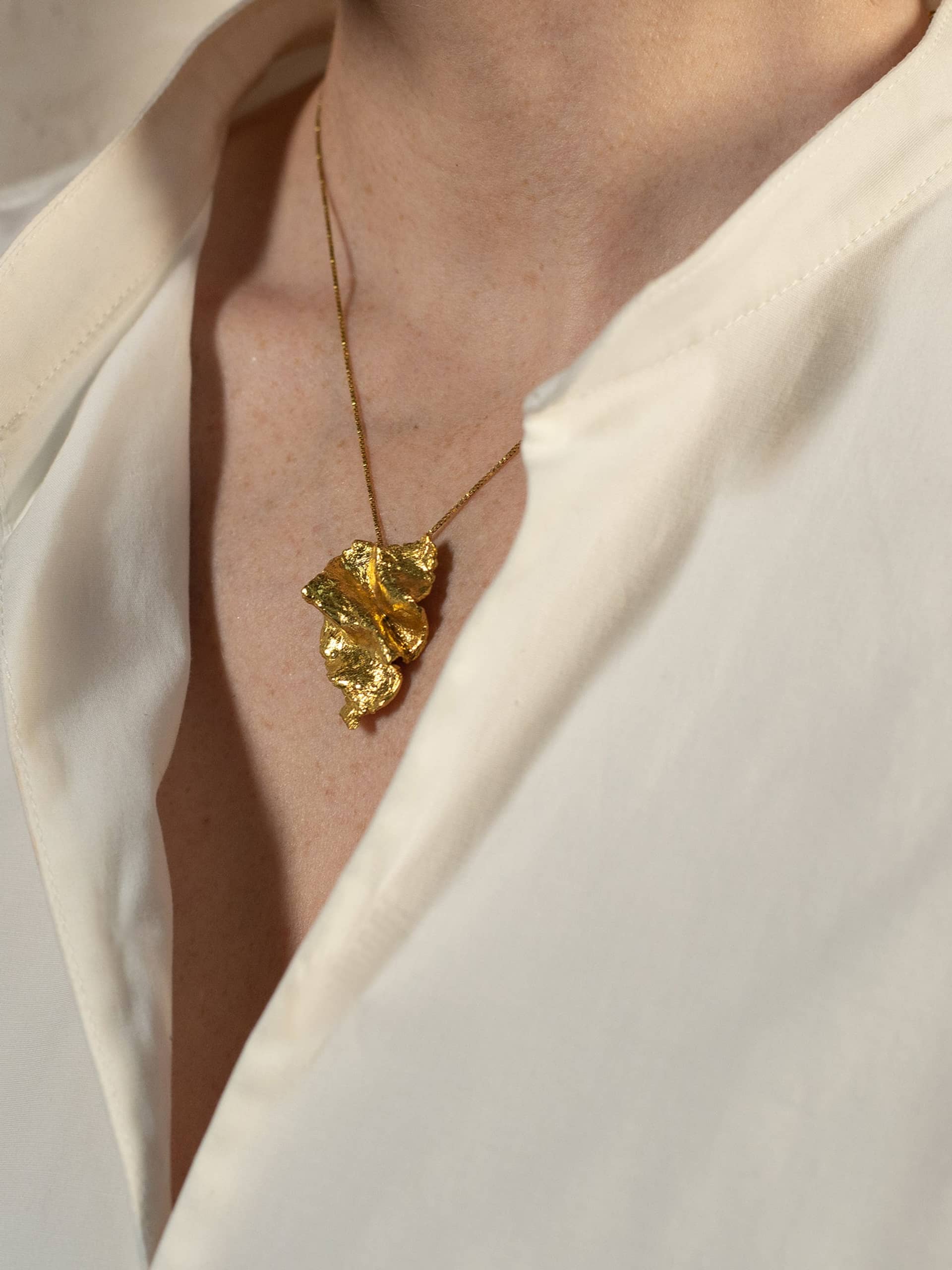 Artemis Necklace Gold in Gold made by Eva Remenyi