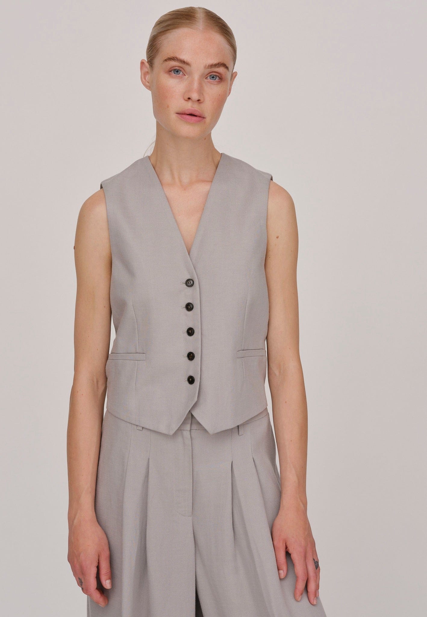 Mister Vest - Stone made by HERSKIND