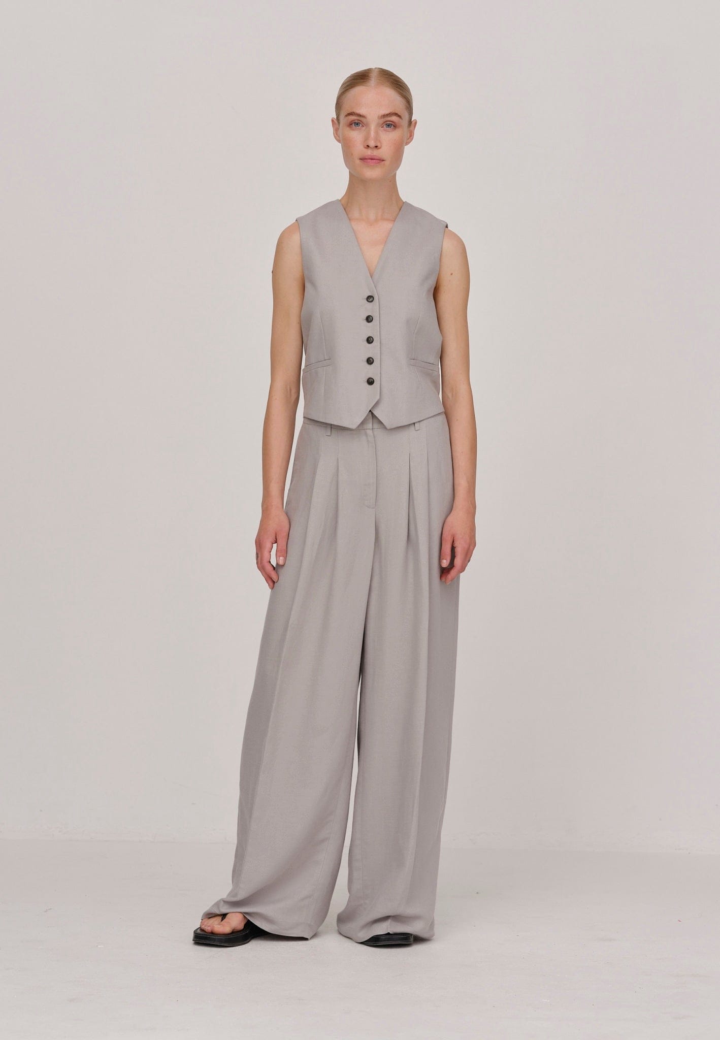 Mister Vest - Stone made by HERSKIND