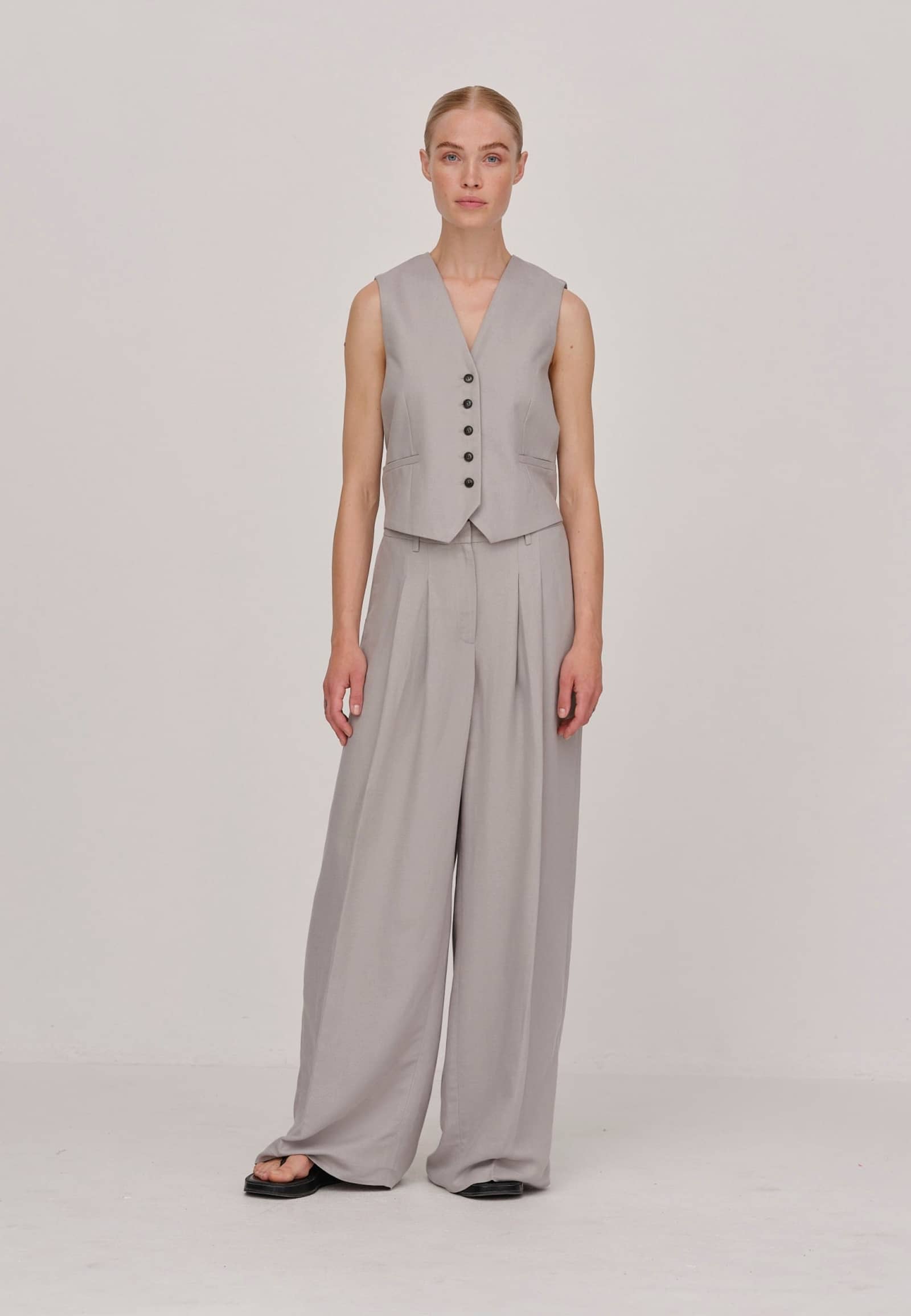 Mister Vest - Stone made by HERSKIND