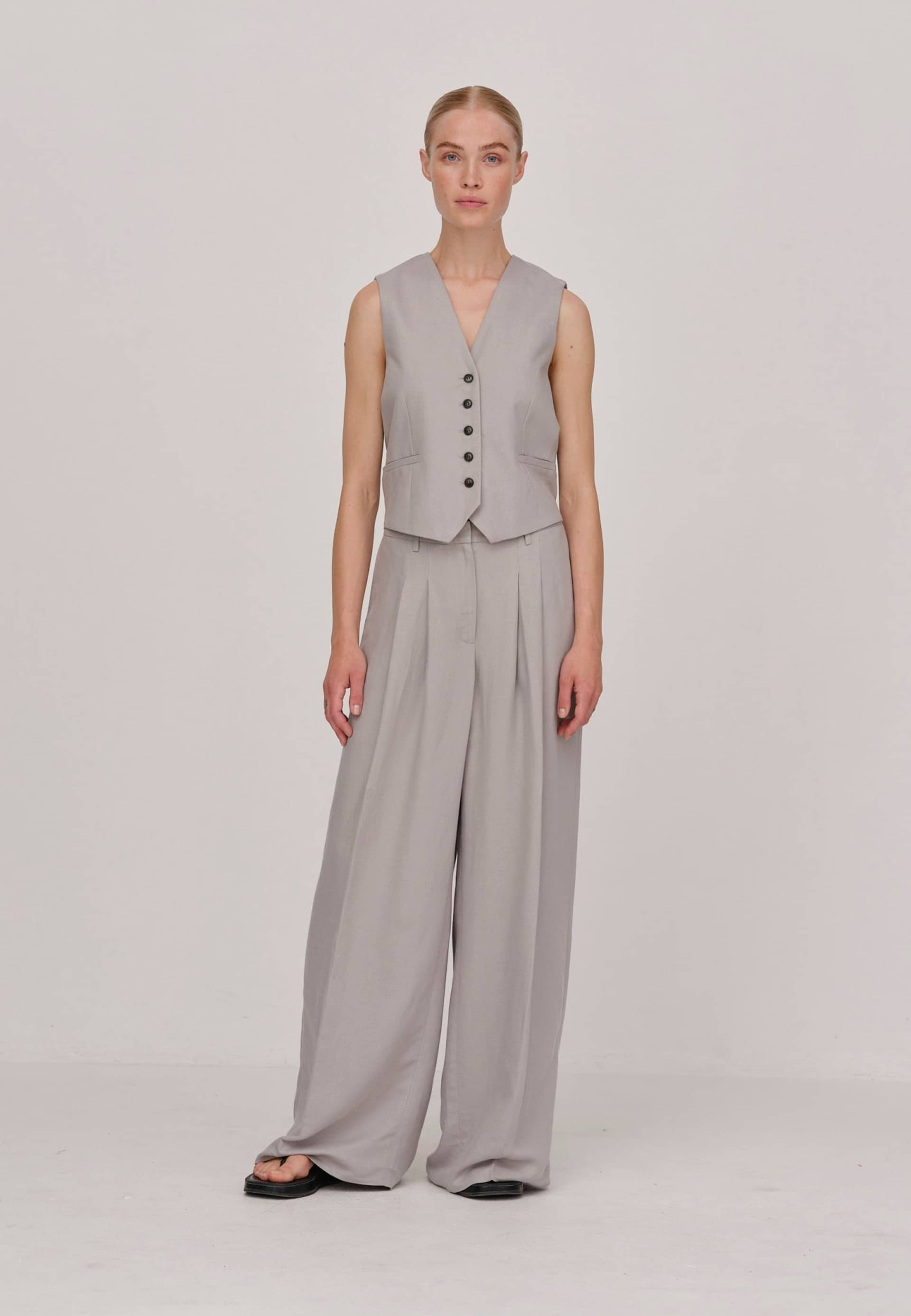 Mister Vest - Stone made by HERSKIND