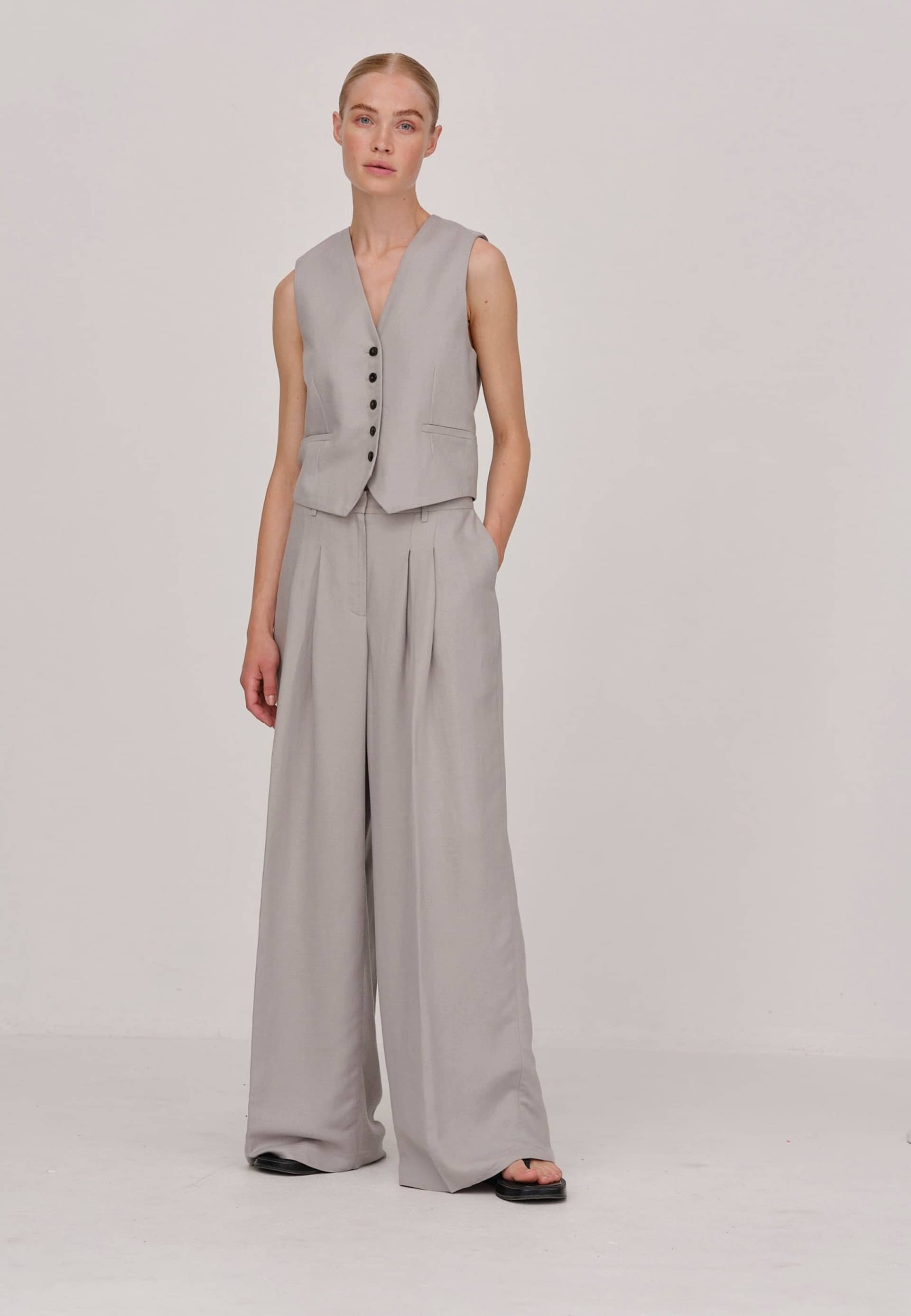 Mister Vest - Stone made by HERSKIND