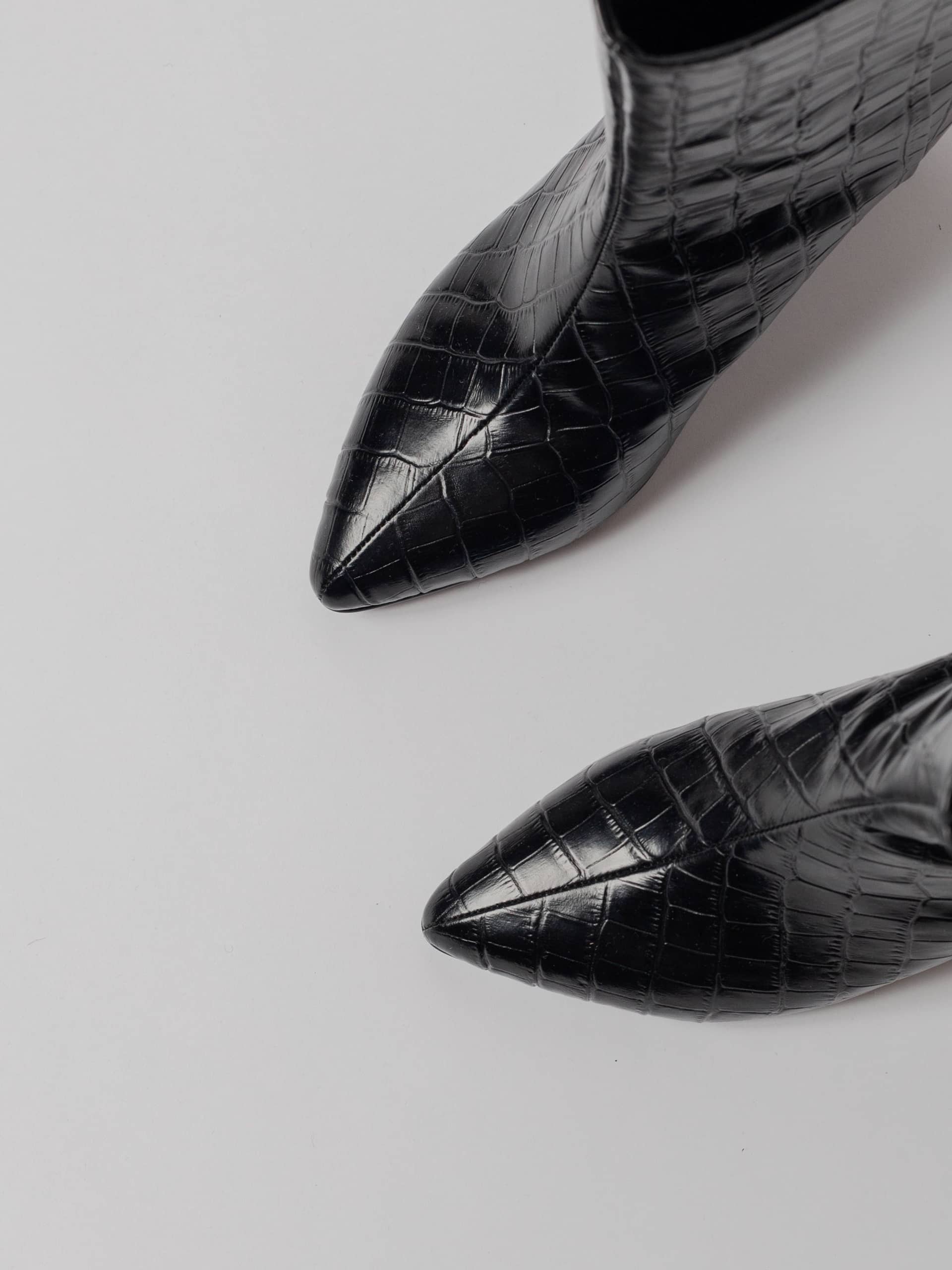 THE VANESSA LOW BLACK CROC made by Blankens