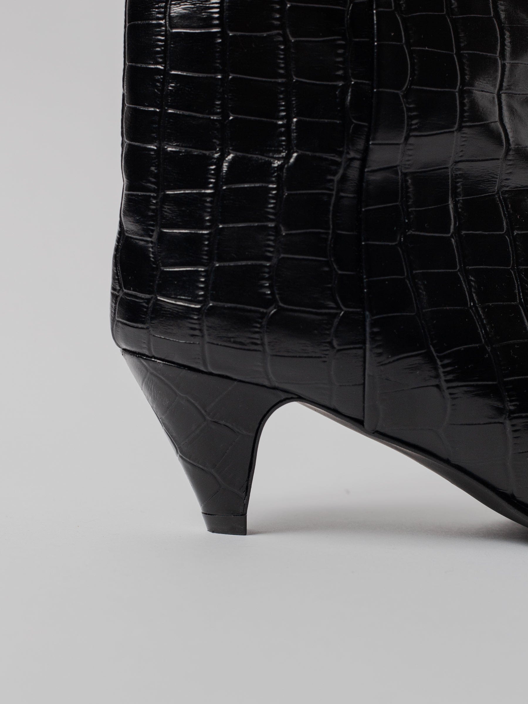 THE VANESSA LOW BLACK CROC made by Blankens