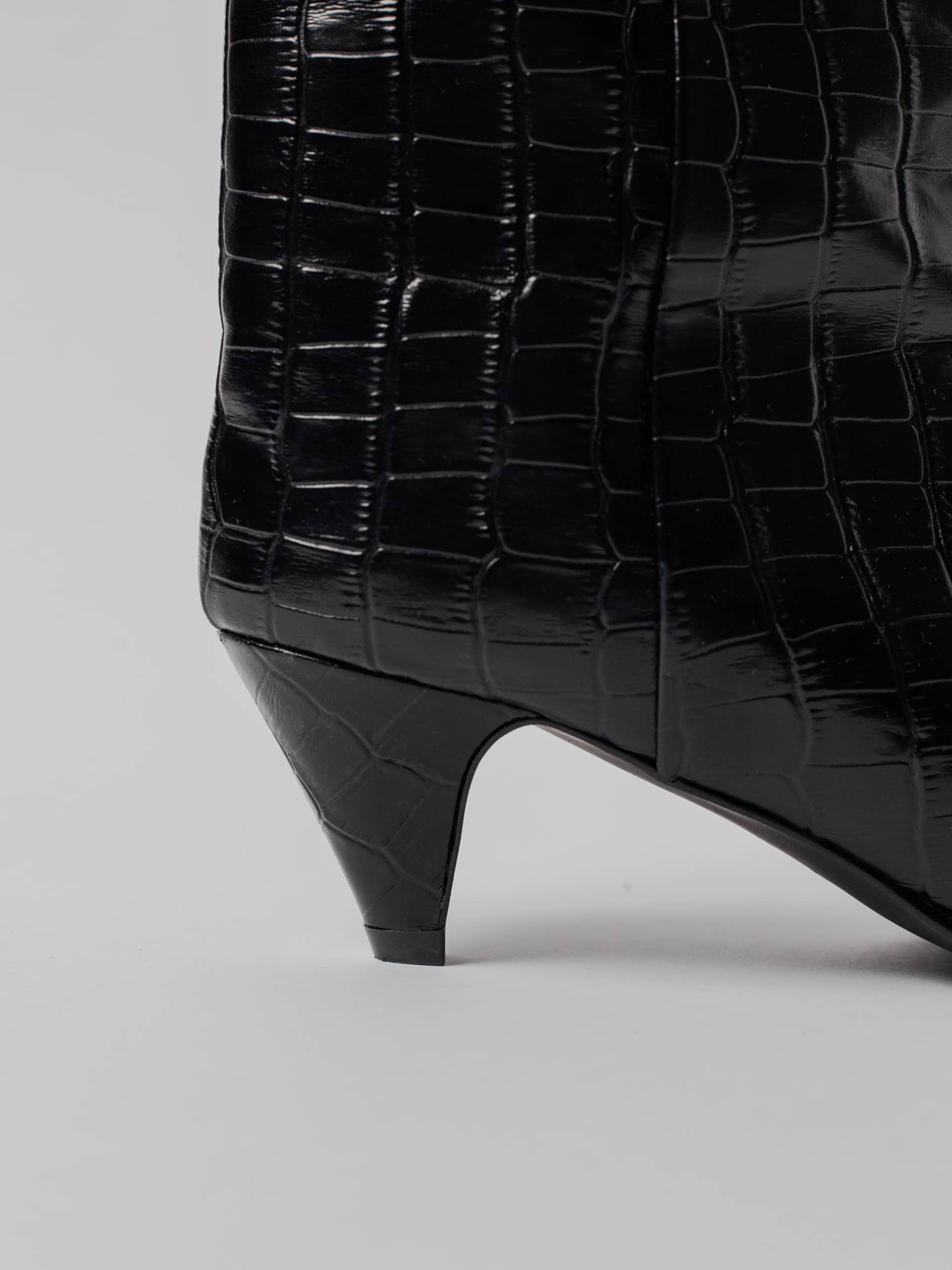 THE VANESSA LOW BLACK CROC made by Blankens