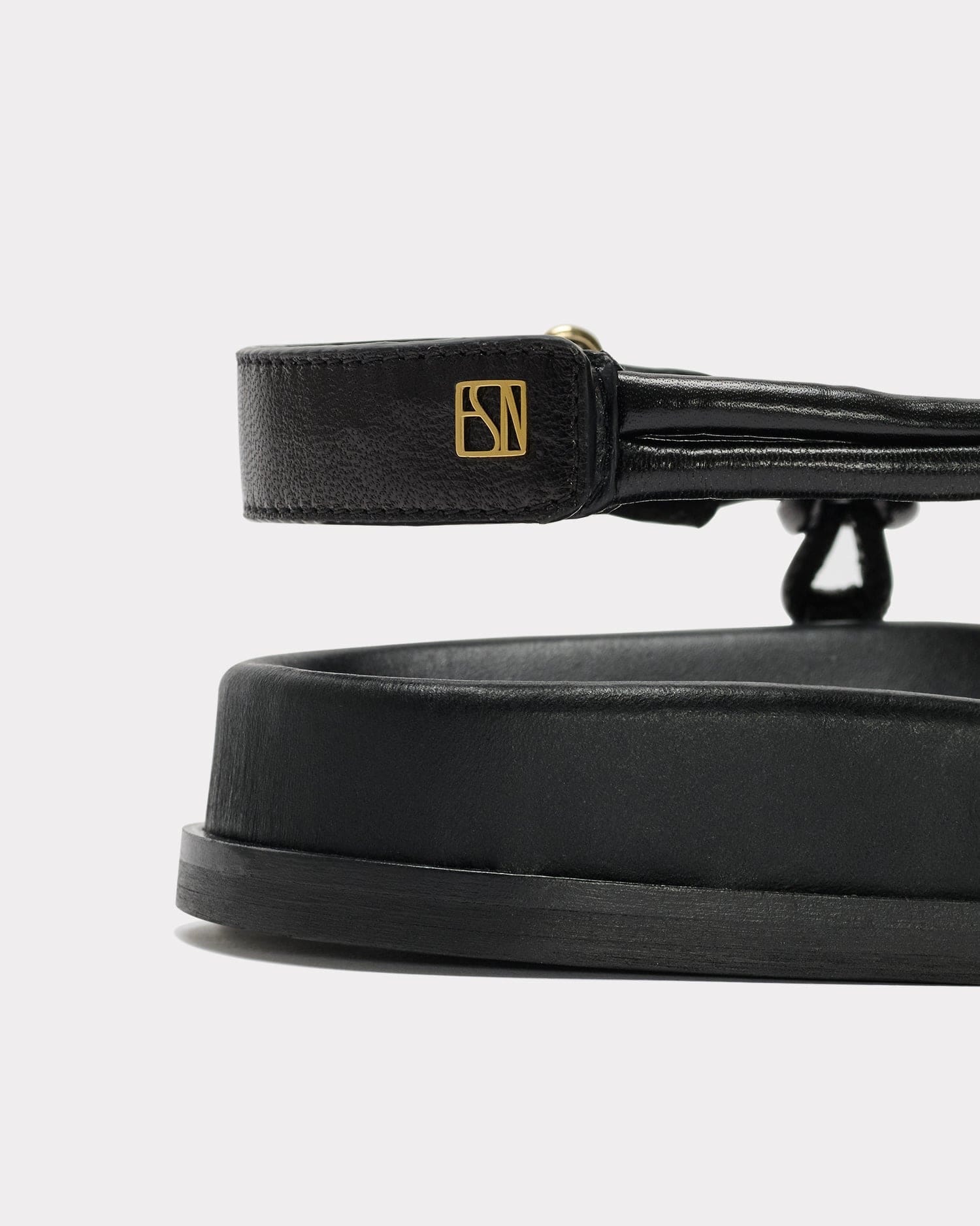 The Sporty Slingback - Black made by ESSEN