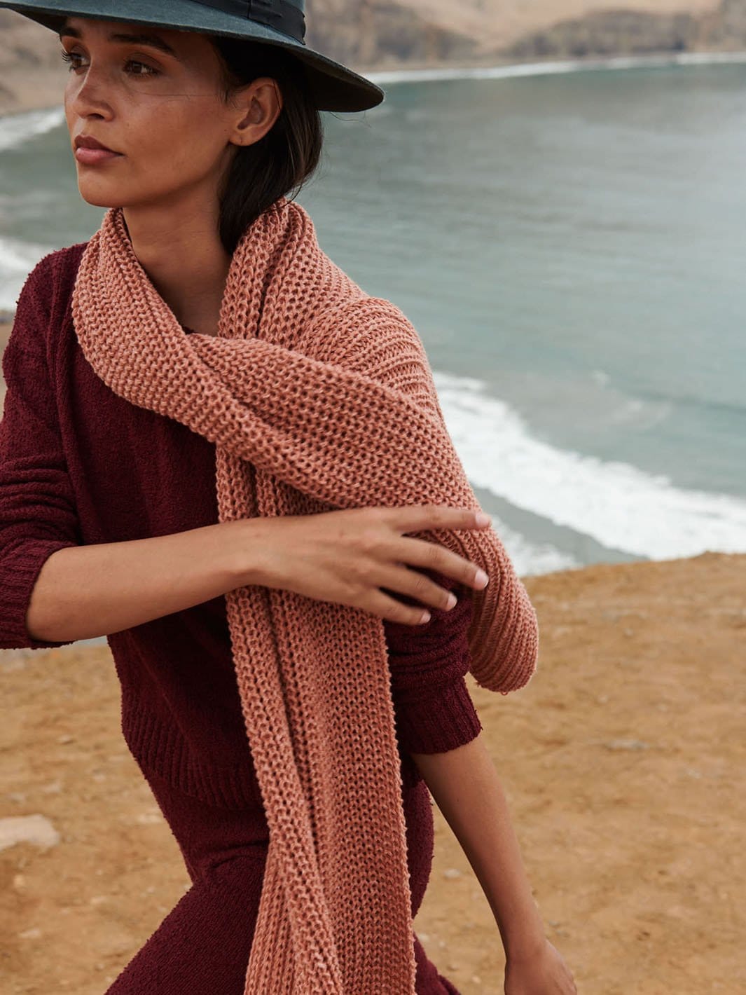 Lounge set: OLIVE sweater + LUCUMA pant in Red made by AYNI