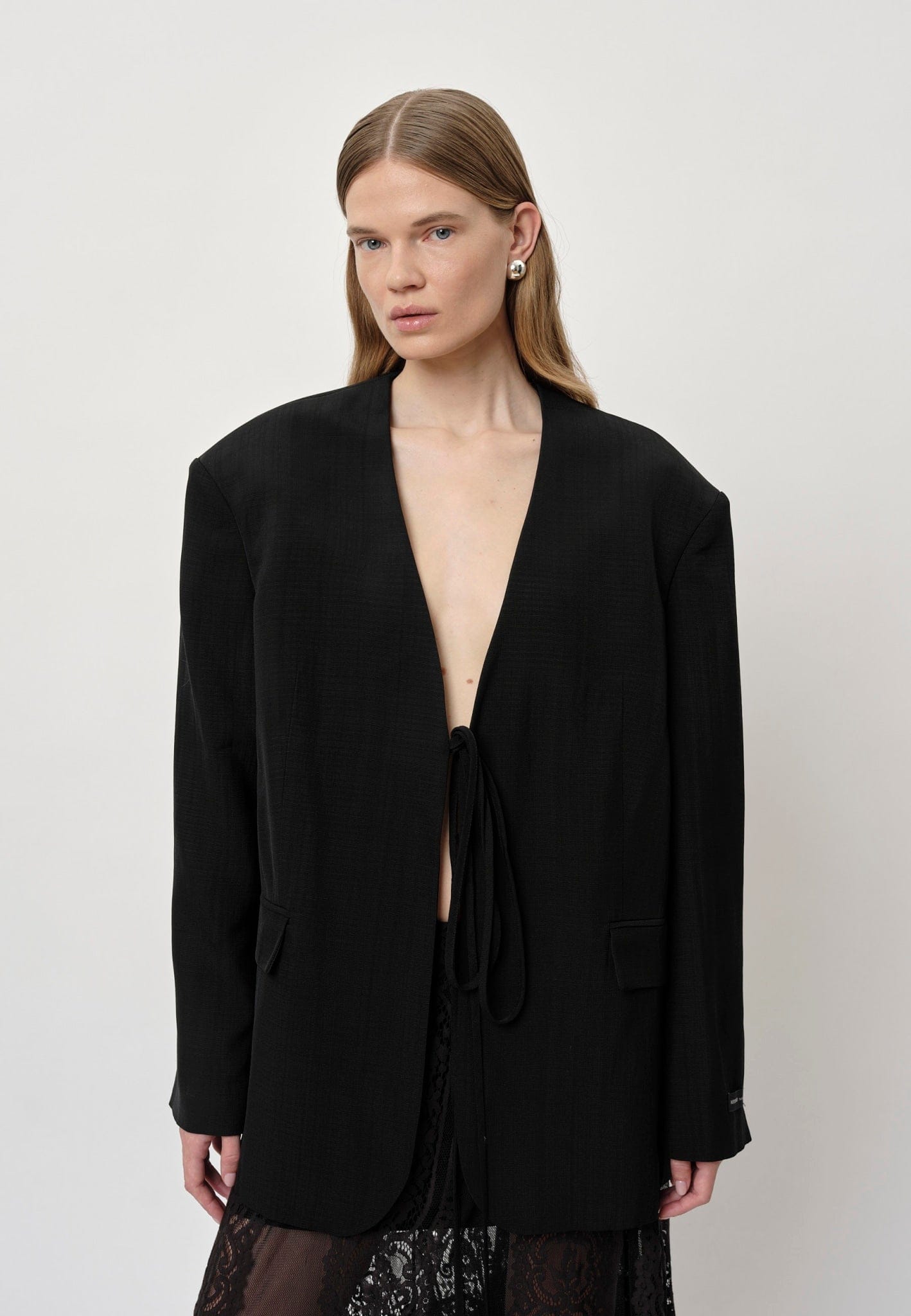 Indiana Blazer - Black made by HERSKIND