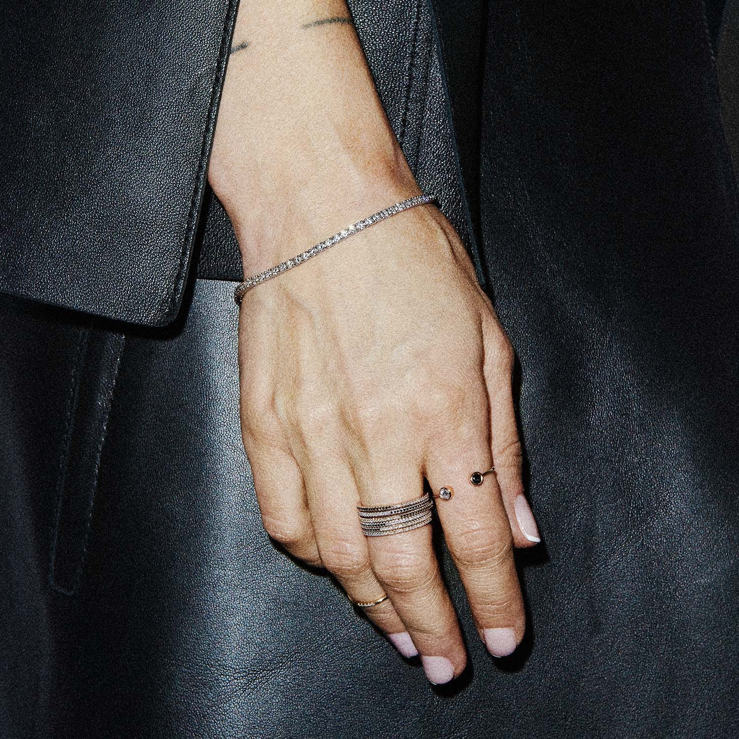 ARES RING - BLACK/WHITE DIAMONDS & WHITE GOLD made by ENNUI