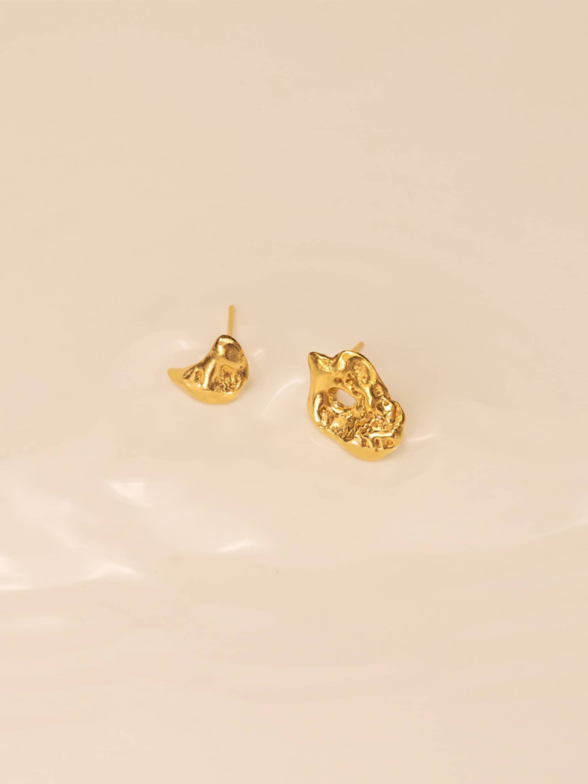 Talisman Small Moon Earrings Gold in Gold made by Eva Remenyi