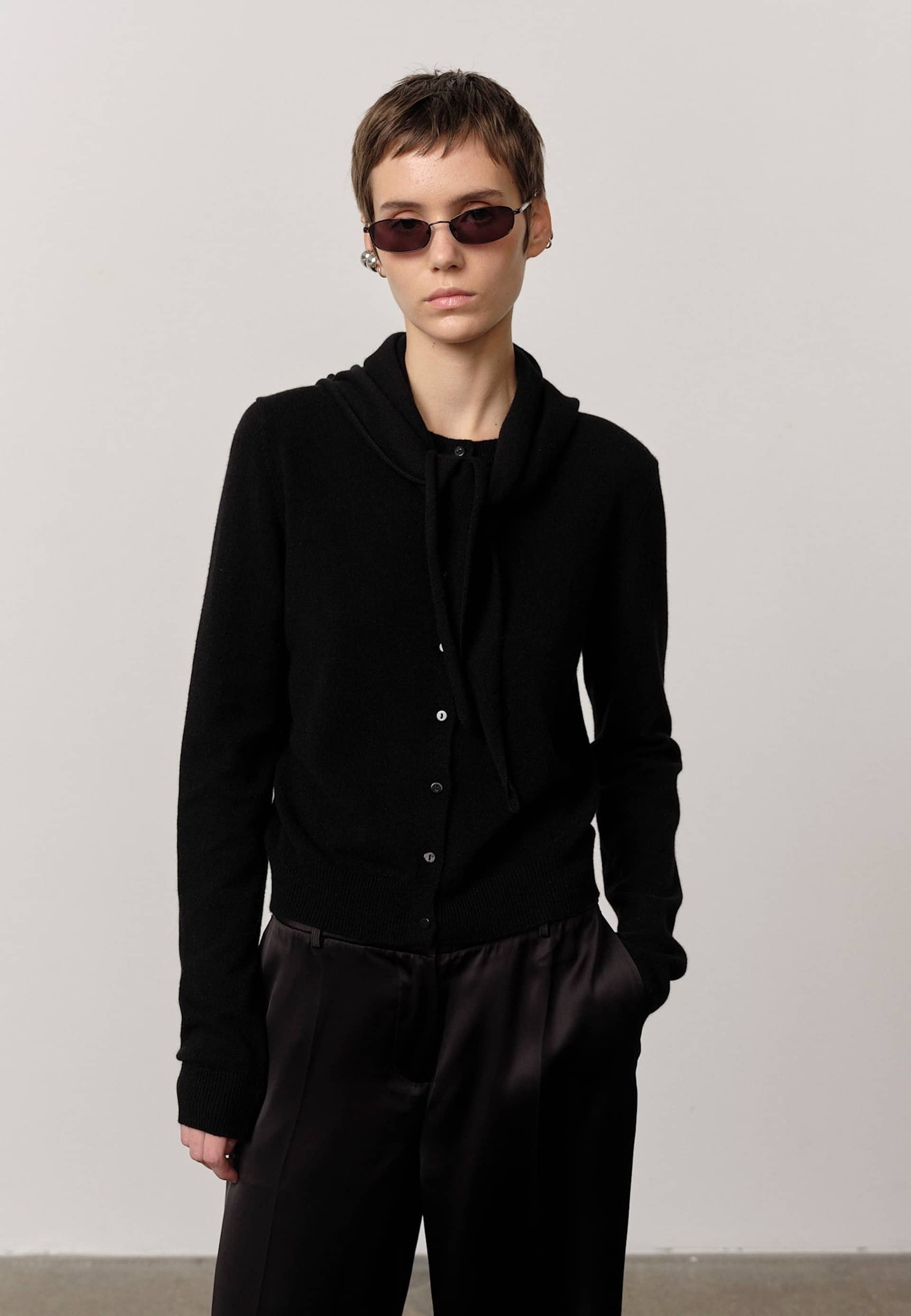 Beau Knit Scarf - Black made by HERSKIND