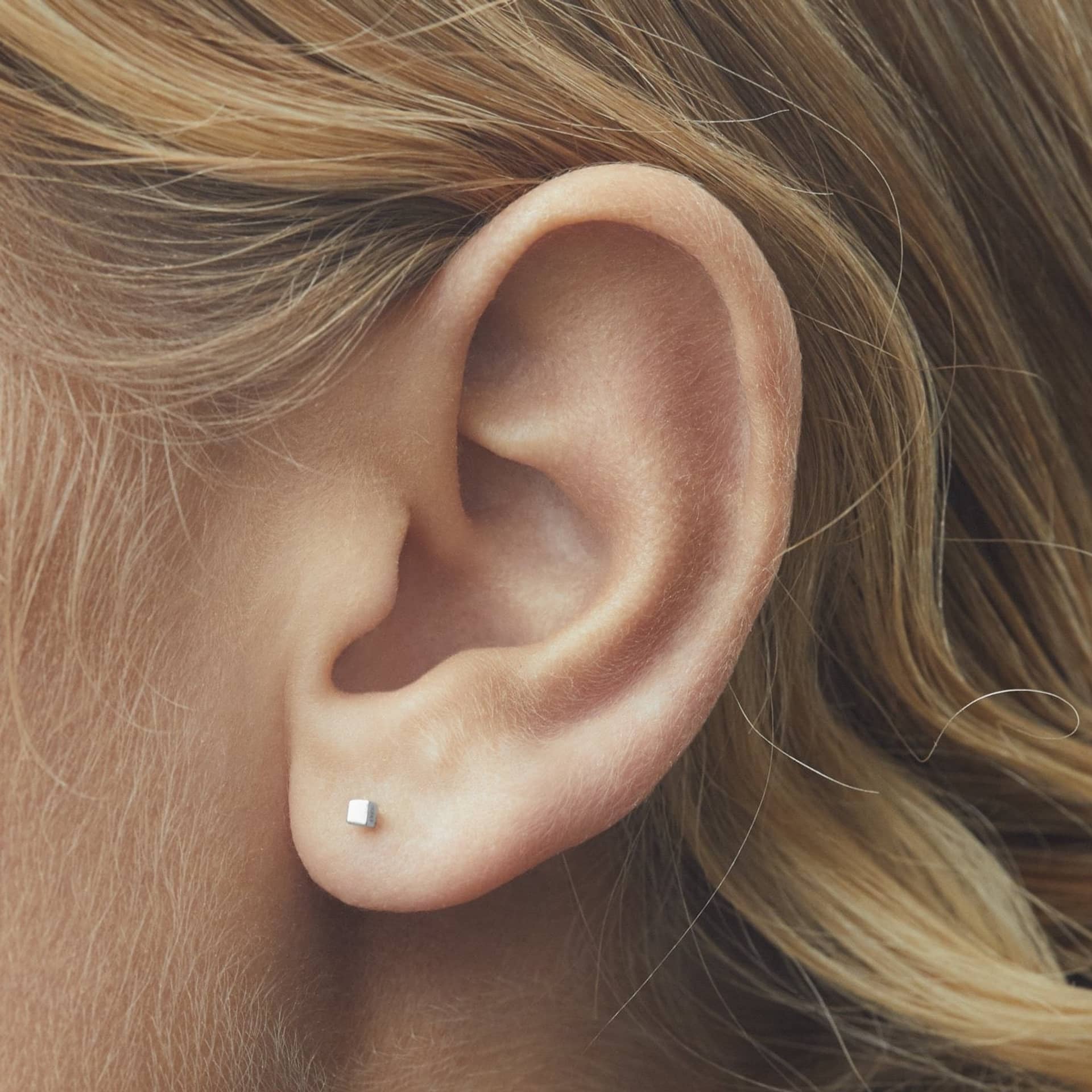 HIP TO BE SQUARE LABRET - WHITE GOLD made by ENNUI