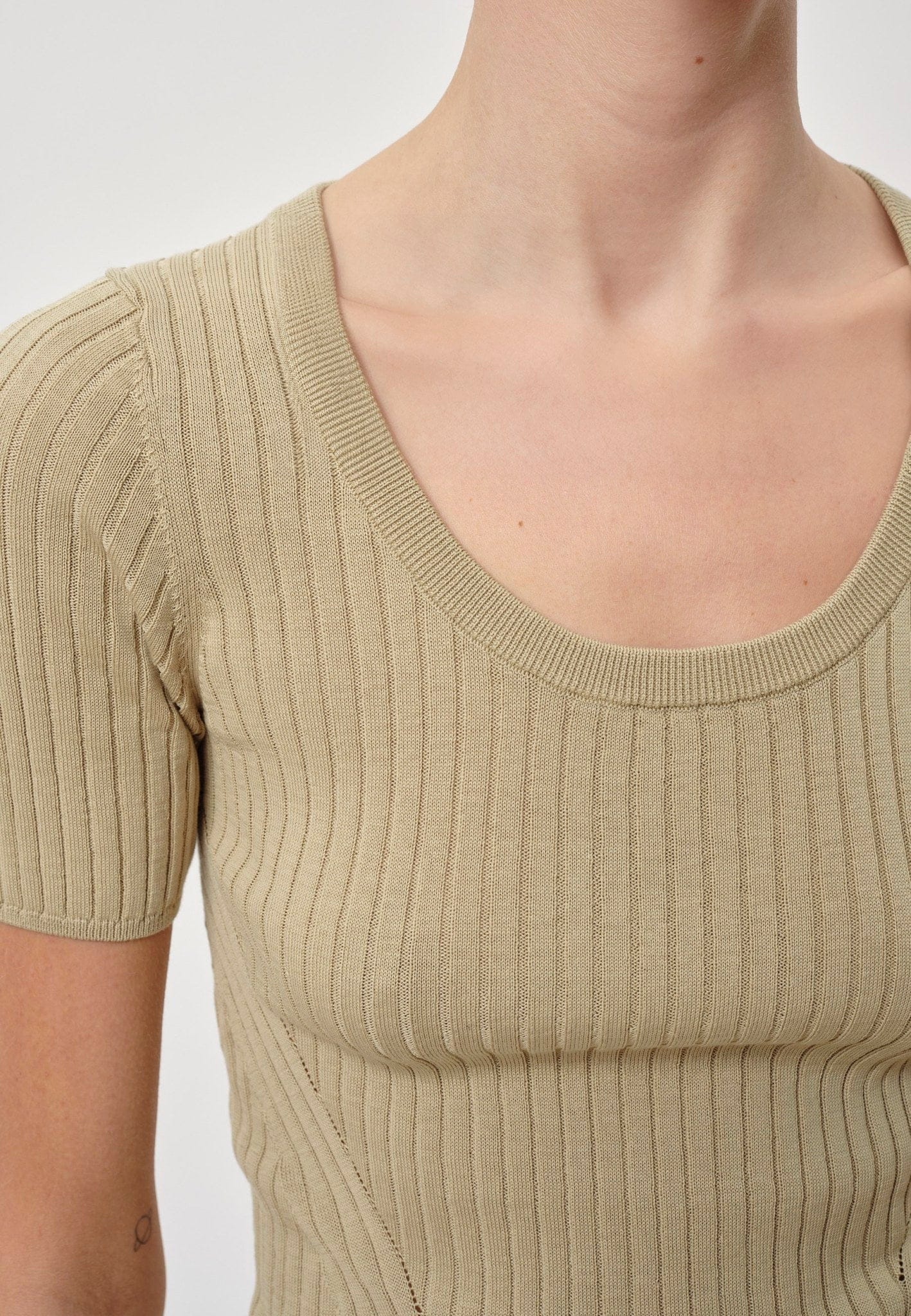 Jenny Knit Blouse - Asparagus made by HERSKIND