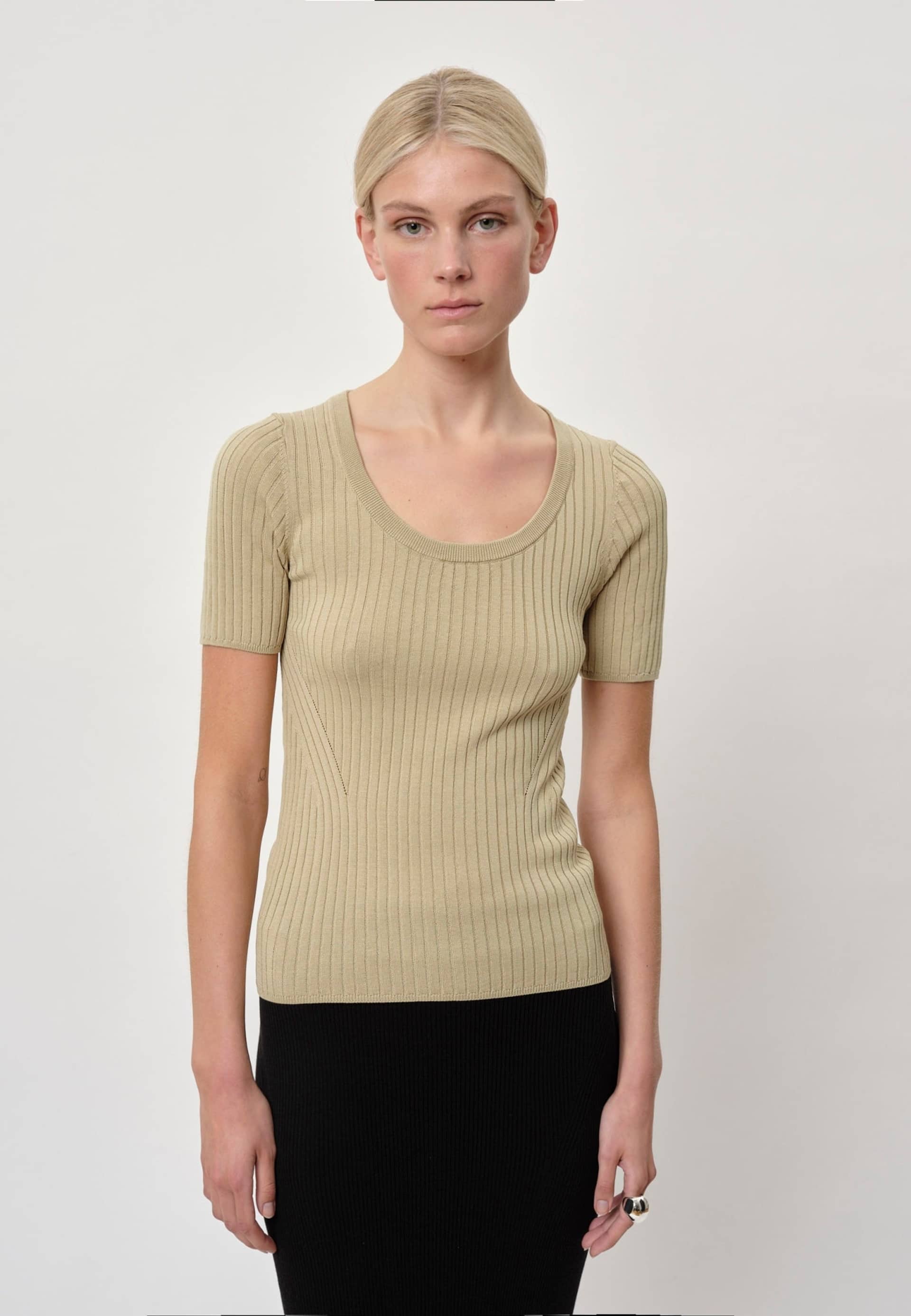 Jenny Knit Blouse - Asparagus made by HERSKIND
