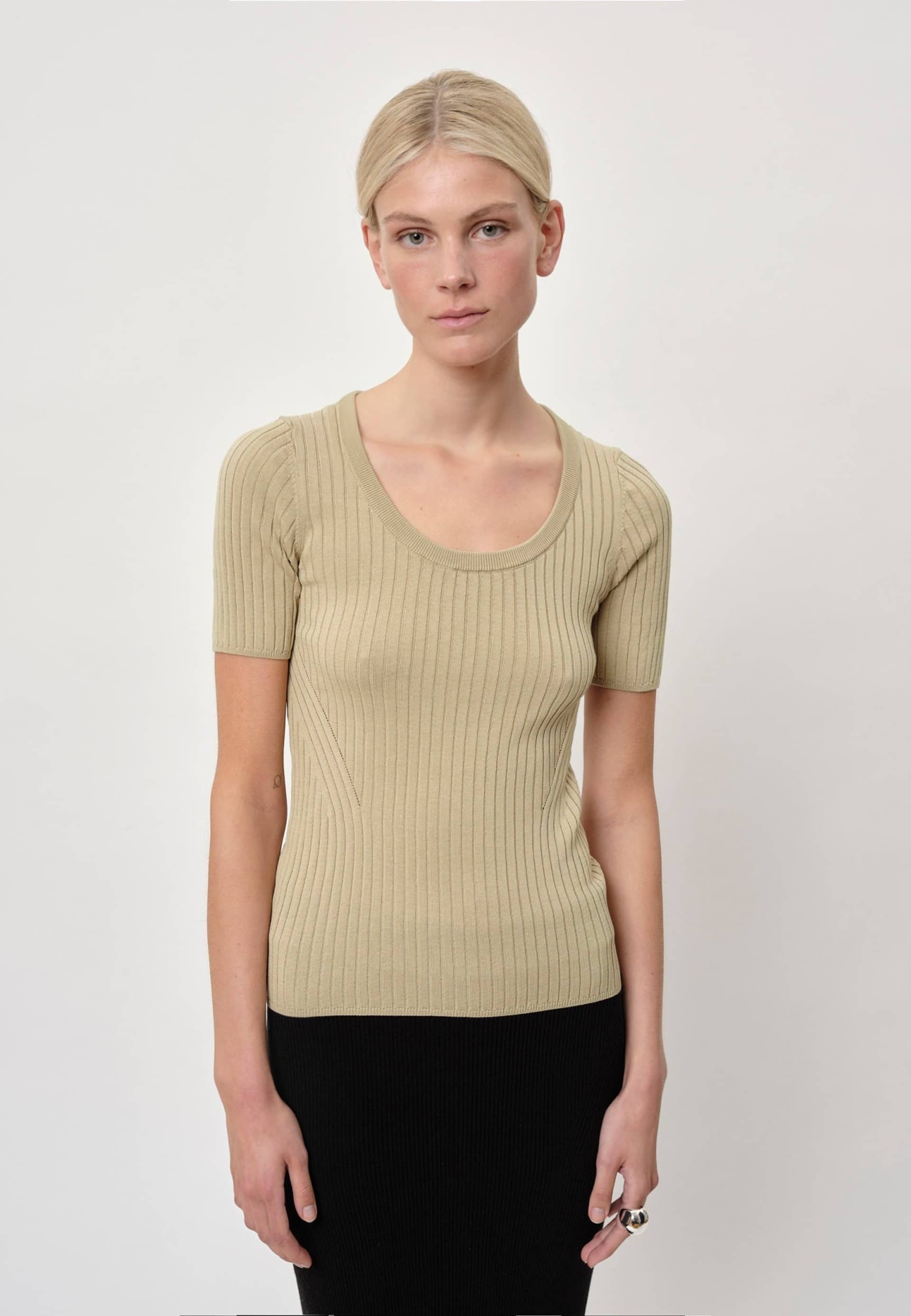 Jenny Knit Blouse - Asparagus made by HERSKIND