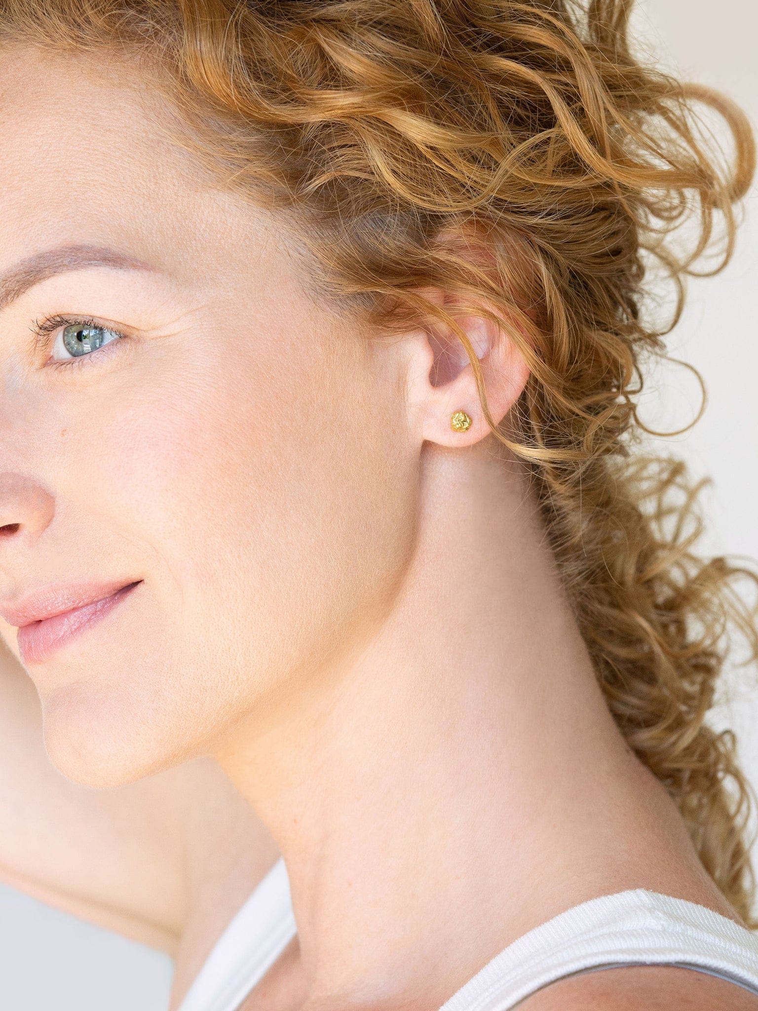 Archaic Stud Earrings Gold in Gold made by Eva Remenyi