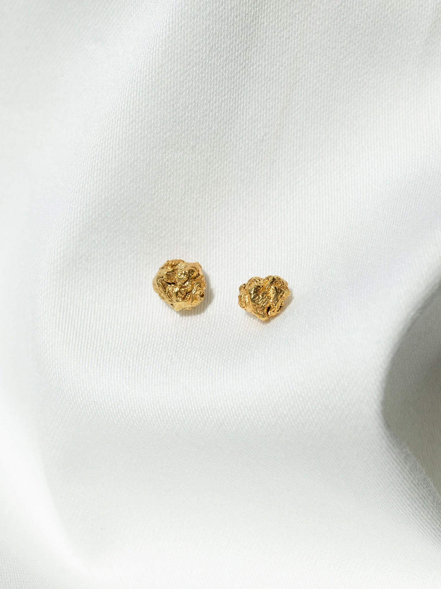 Archaic Stud Earrings Gold in Gold made by Eva Remenyi
