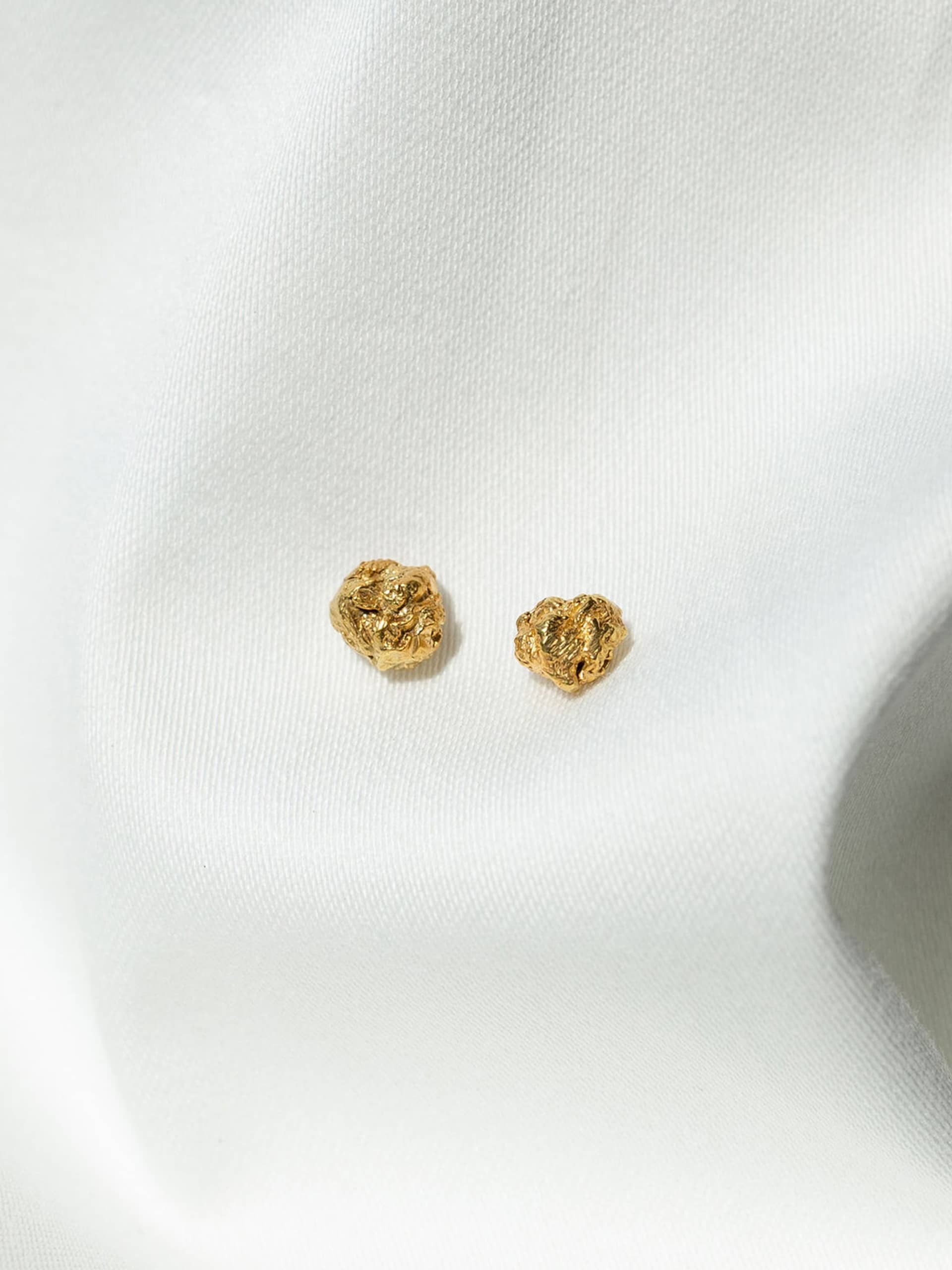 Archaic Stud Earrings Gold in Gold made by Eva Remenyi