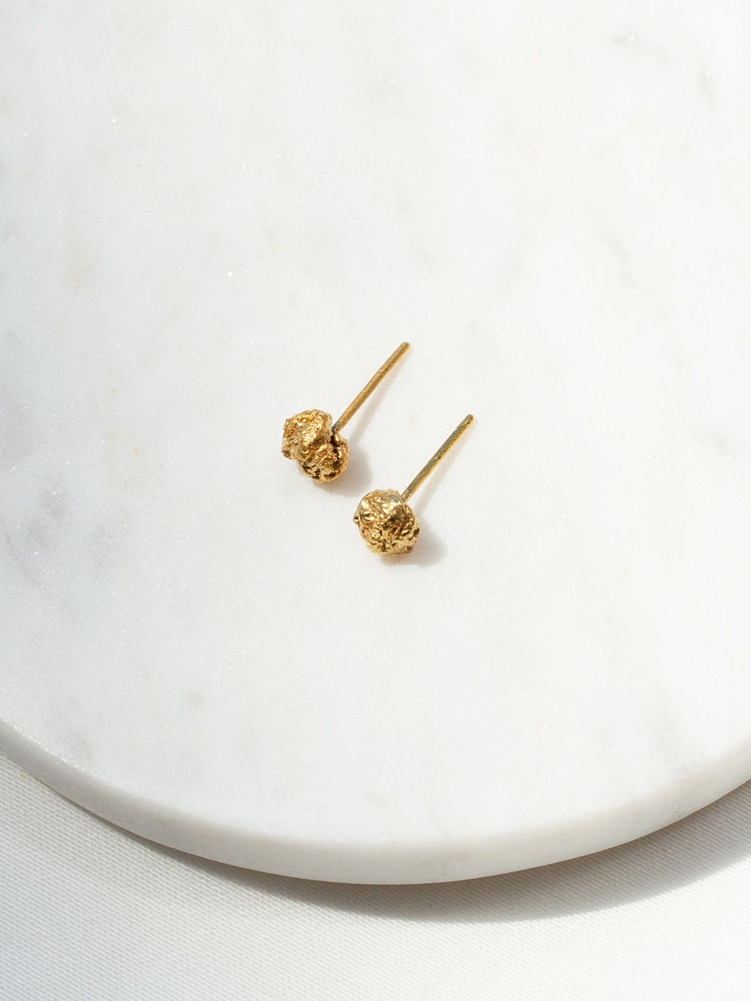 Archaic Stud Earrings Gold in Gold made by Eva Remenyi