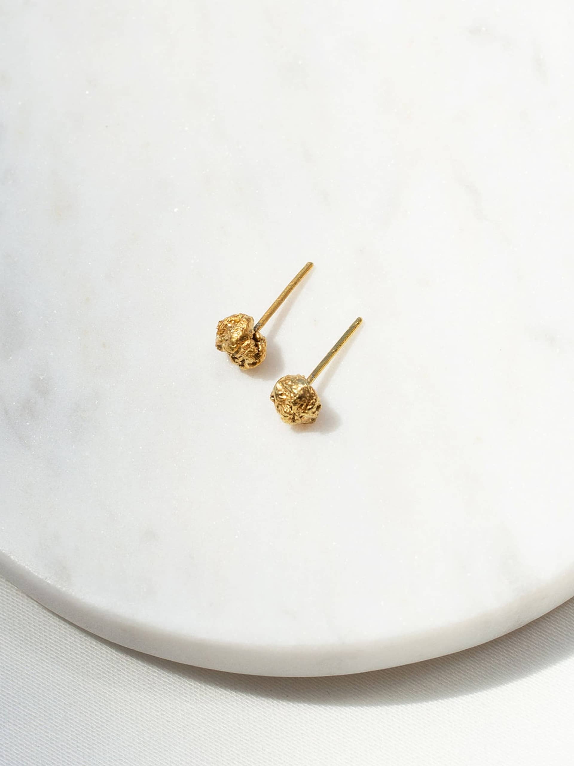 Archaic Stud Earrings Gold in Gold made by Eva Remenyi