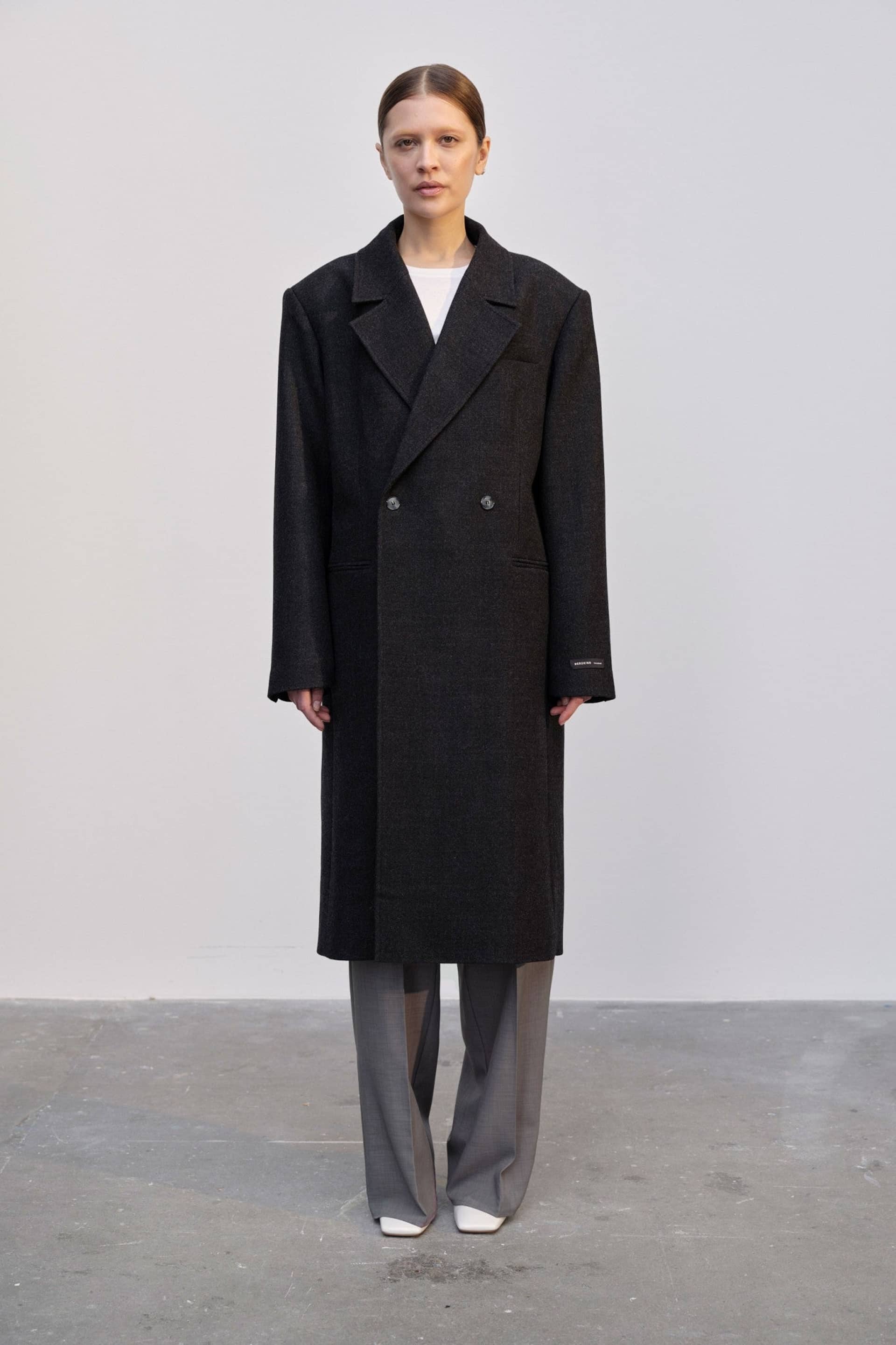 Louis Coat - Dark Grey made by HERSKIND