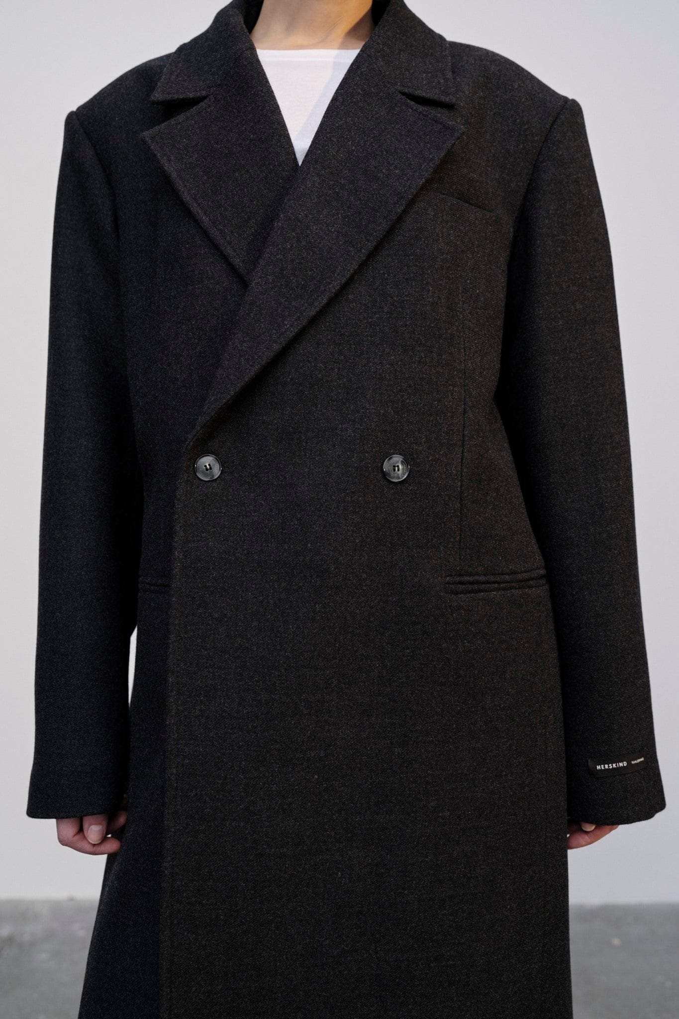 Louis Coat - Dark Grey made by HERSKIND