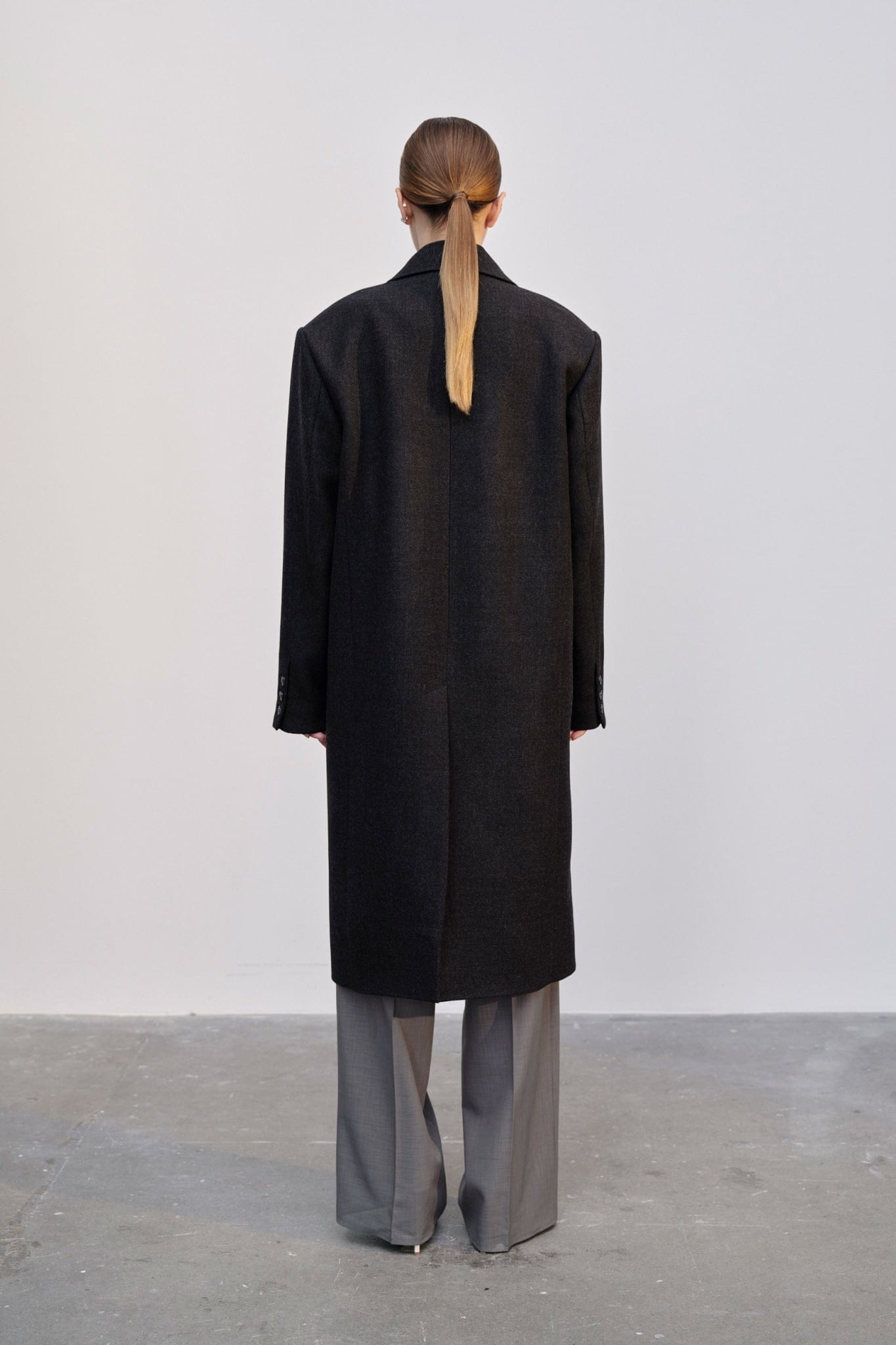 Louis Coat - Dark Grey made by HERSKIND