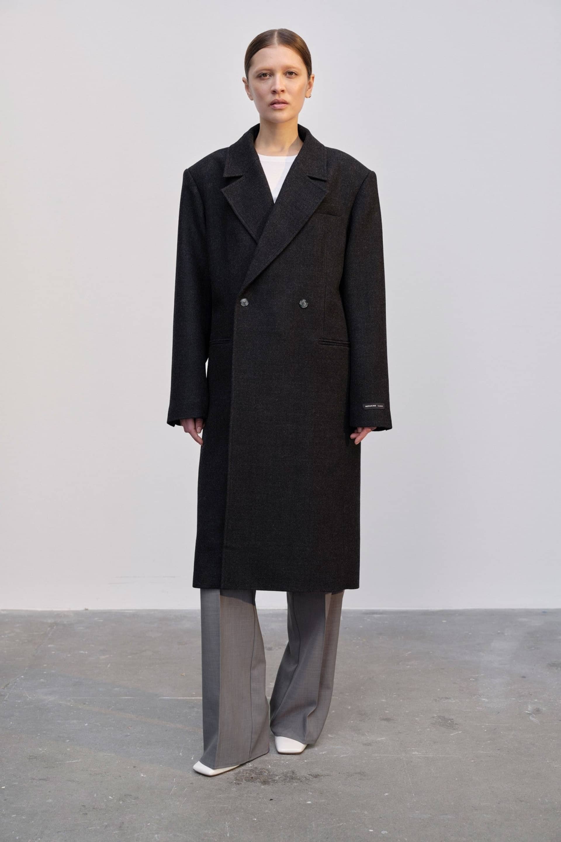 Louis Coat - Dark Grey made by HERSKIND