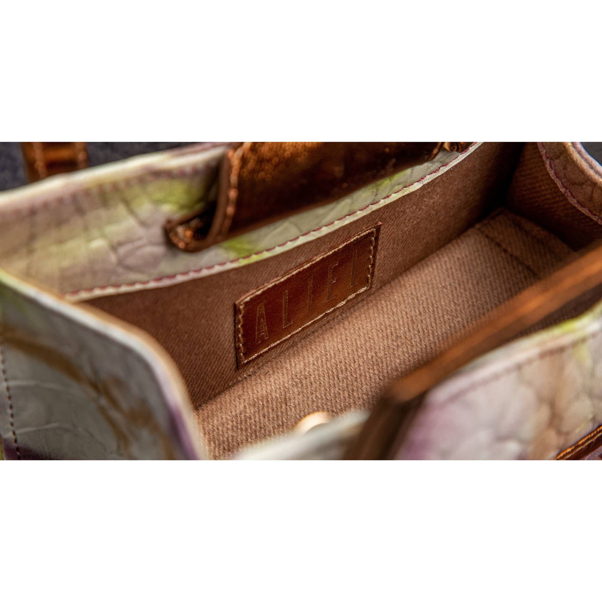 Jari'aa - Aubergine - Square Top Handle Bag made by ALIEL