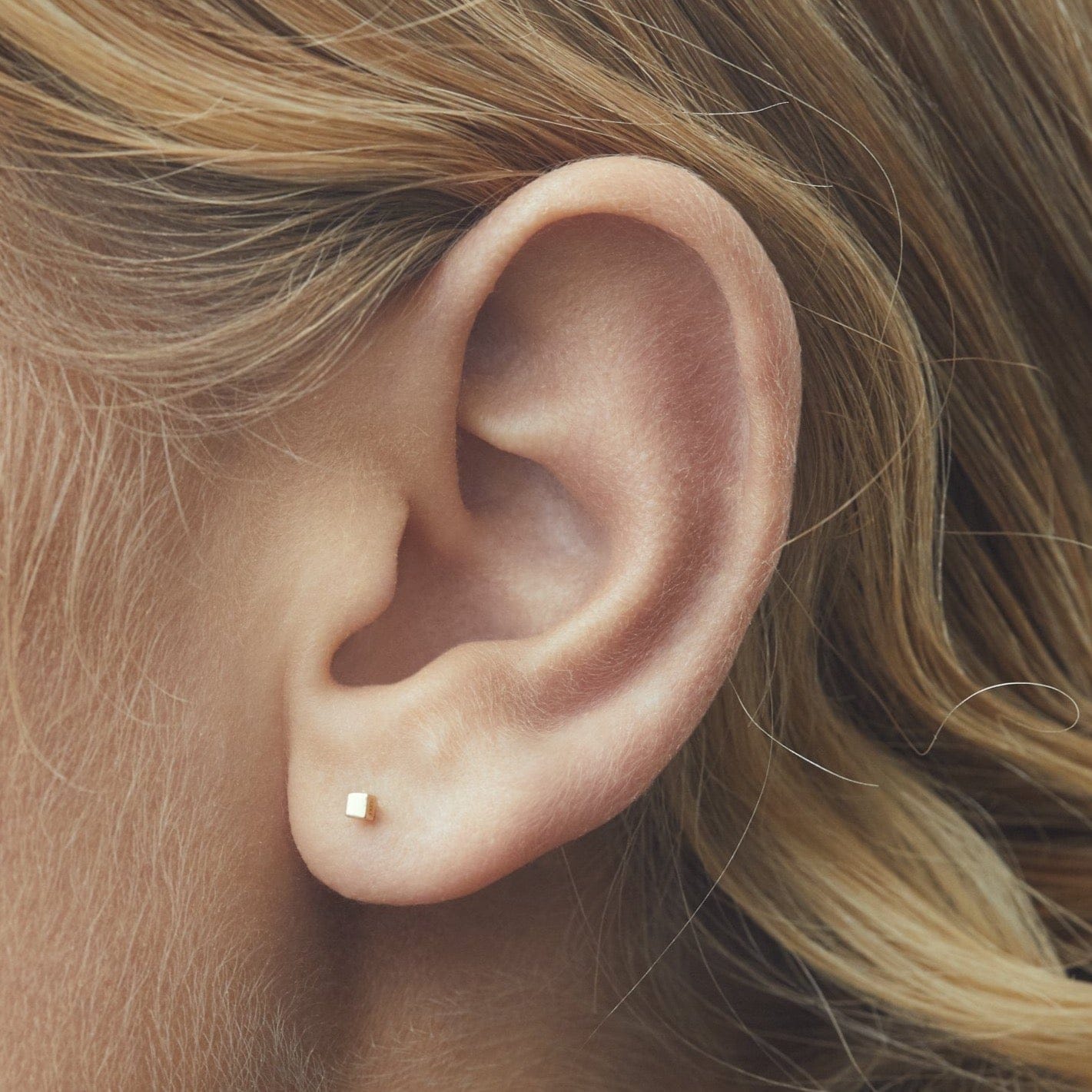 HIP TO BE SQUARE LABRET YELLOW GOLD made by ENNUI