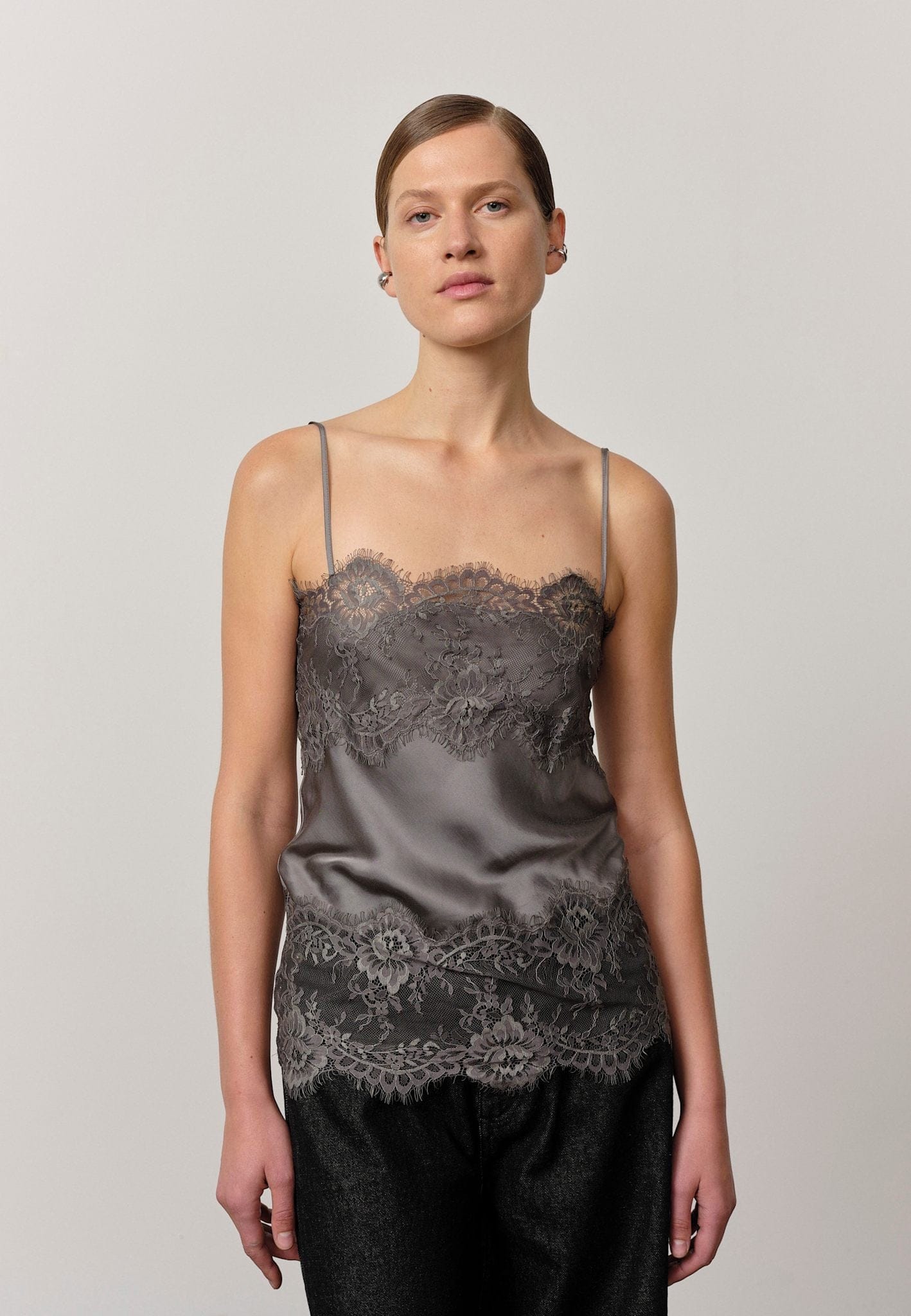 Linnea Top - Dark Grey made by HERSKIND