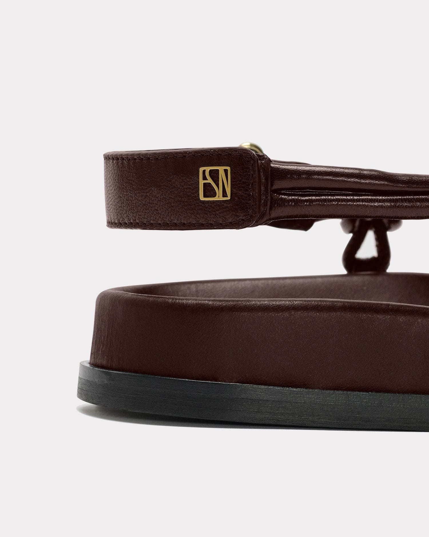 The Sporty Slingback - Chocolate made by ESSEN