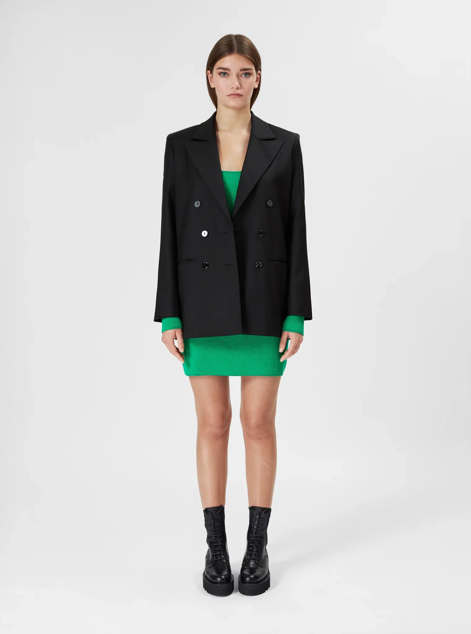 Hannah Wool Blazer in Black made by AÉRYNE