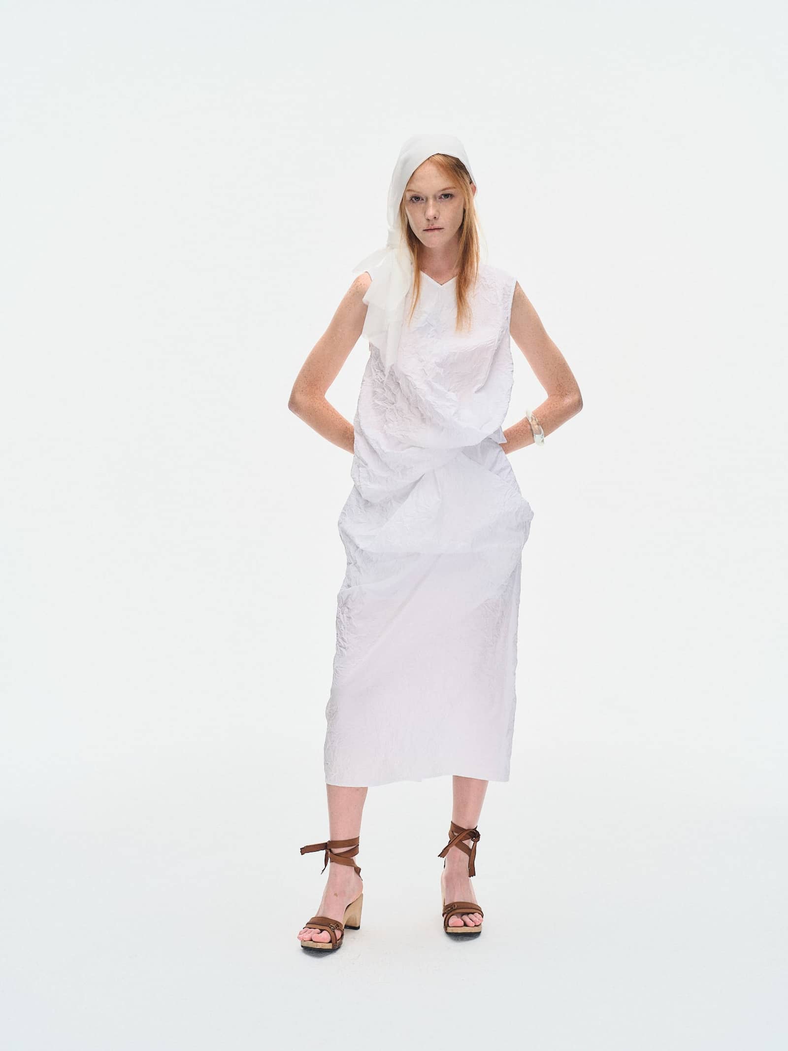 WHITE CRINKLED TEXTURE POLYESTER SLEEVELESS TOP made by YIBRI