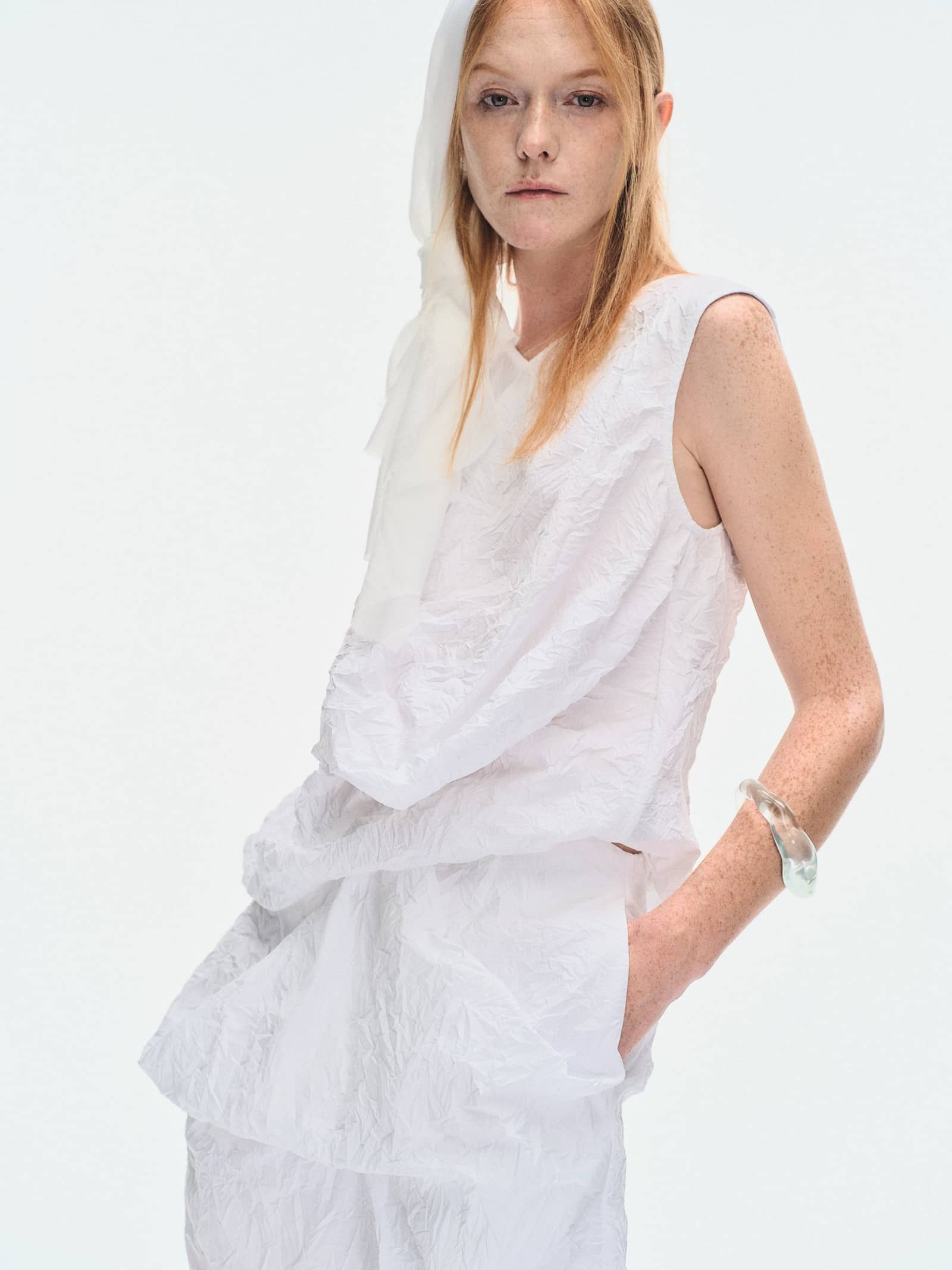 WHITE CRINKLED TEXTURE POLYESTER SLEEVELESS TOP made by YIBRI